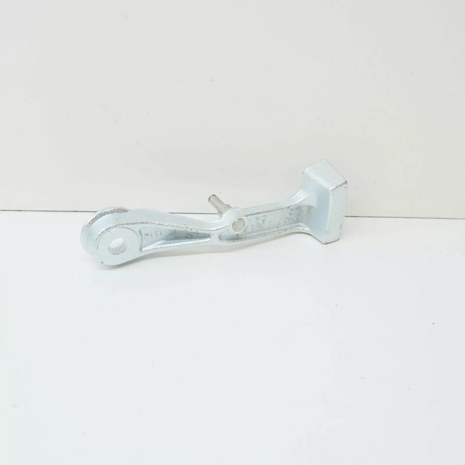 NEW VOLKSWAGEN AMAROK FRONT GEARSHIFT LEVER 2H0711051B