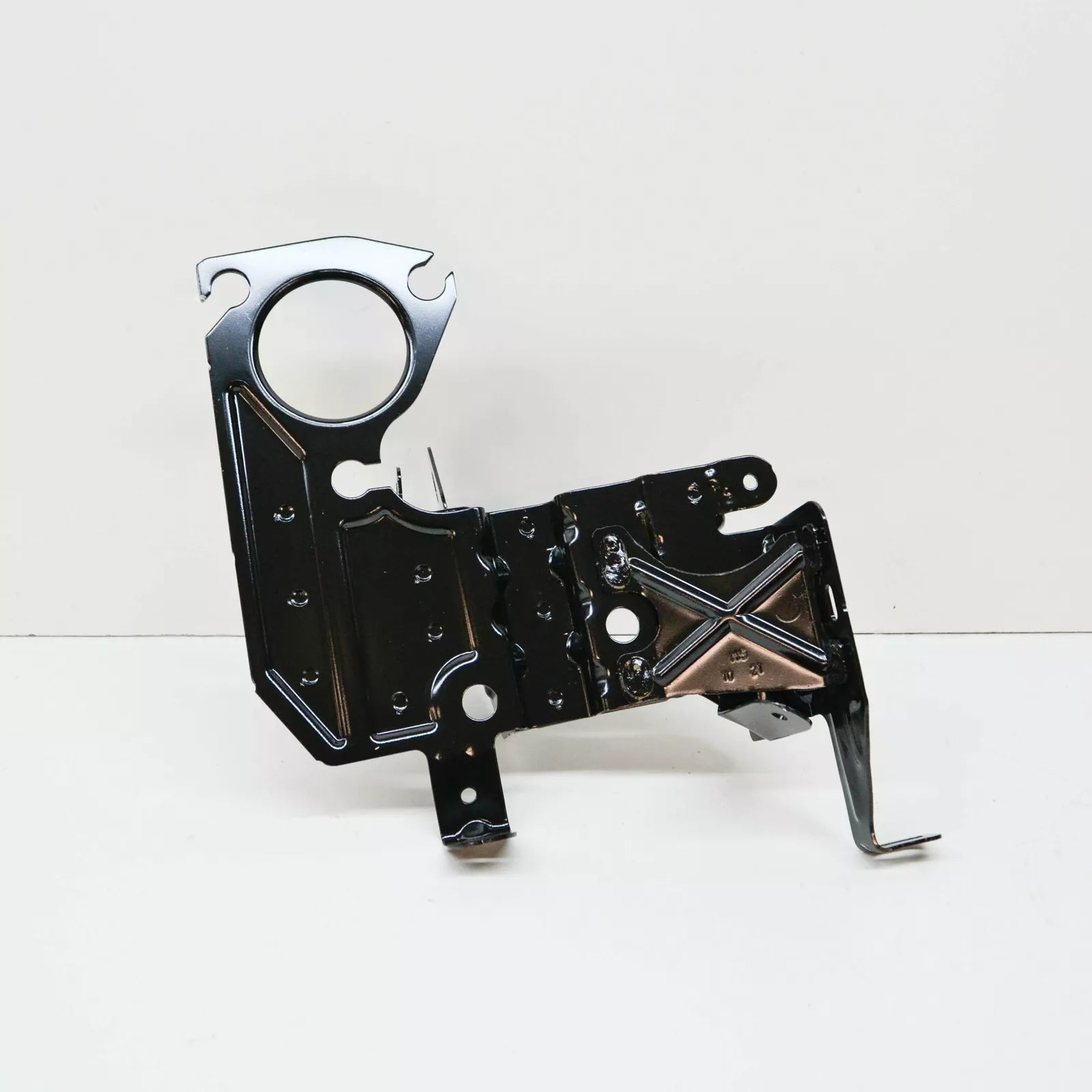NEW AUDI Q5 80A ENGINE WATER PUMP BRACKET RIGHT 80A819263D