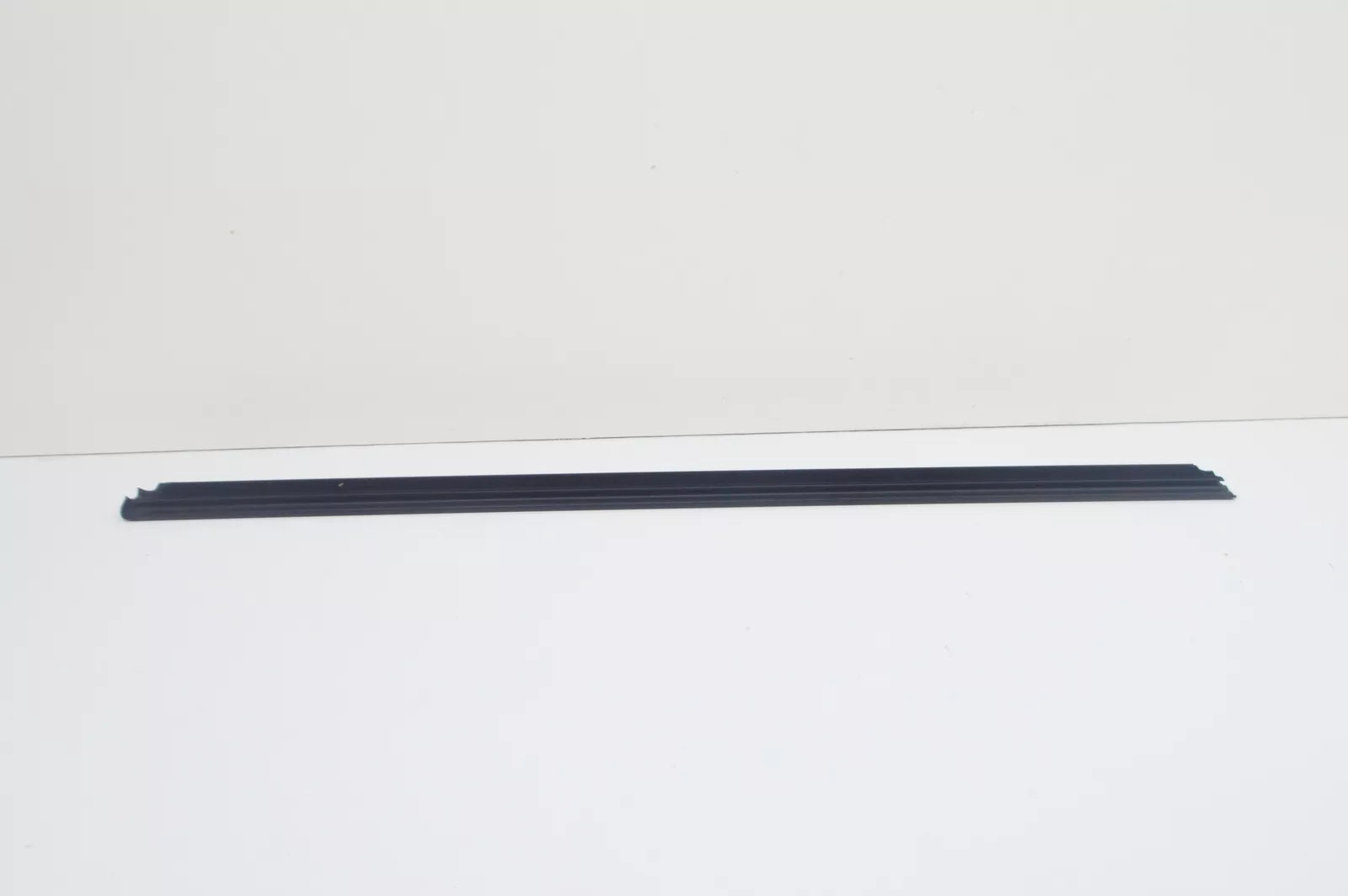 NEW MB VITO W639 FRONT LEFT DOOR WINDOW OUTSIDE SEALING RAIL A6397200424