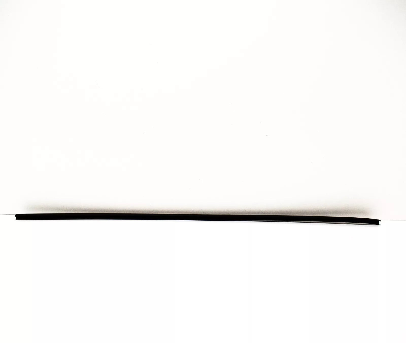 NEW MB SLC R172 FRONT LEFT DOOR SEAL LOWER WEATHERSTRIP A1727200354 ORIGINAL