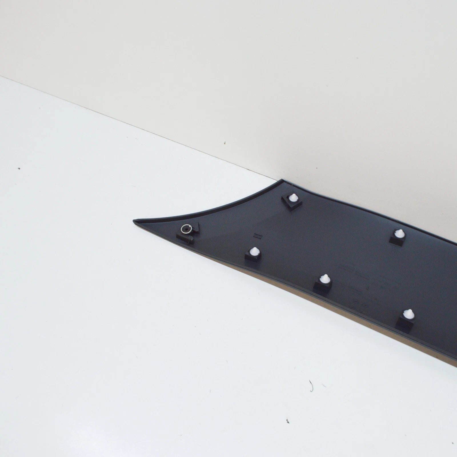 NEW MB SPRINTER W907 REAR RIGHT WHEEL ARCH FRONT STRIP A90769060009K83