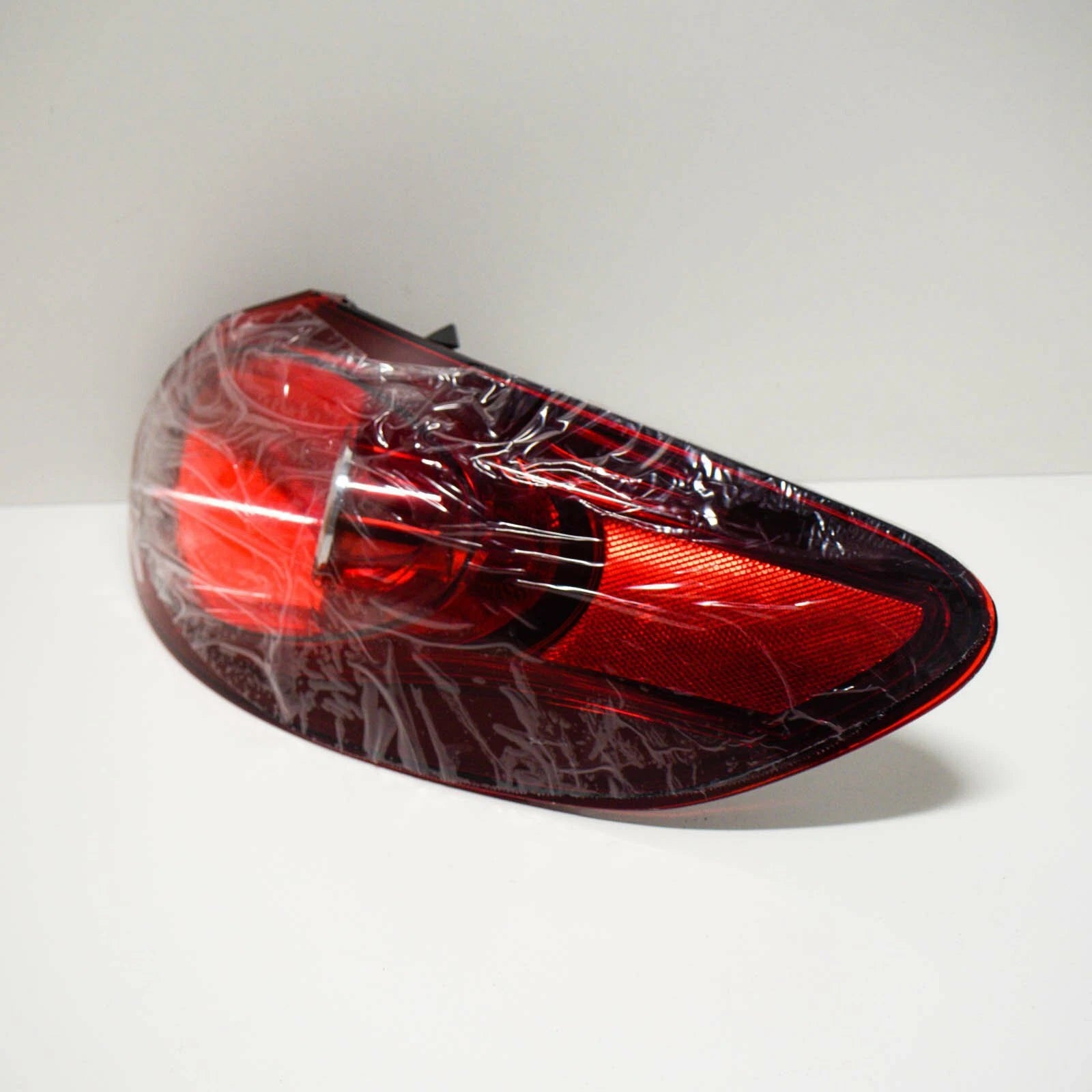 NEW VOLKSWAGEN PASSAT CC REAR RIGHT OUTER TAIL LIGHT LAMP 3C8945208S ORIGINAL