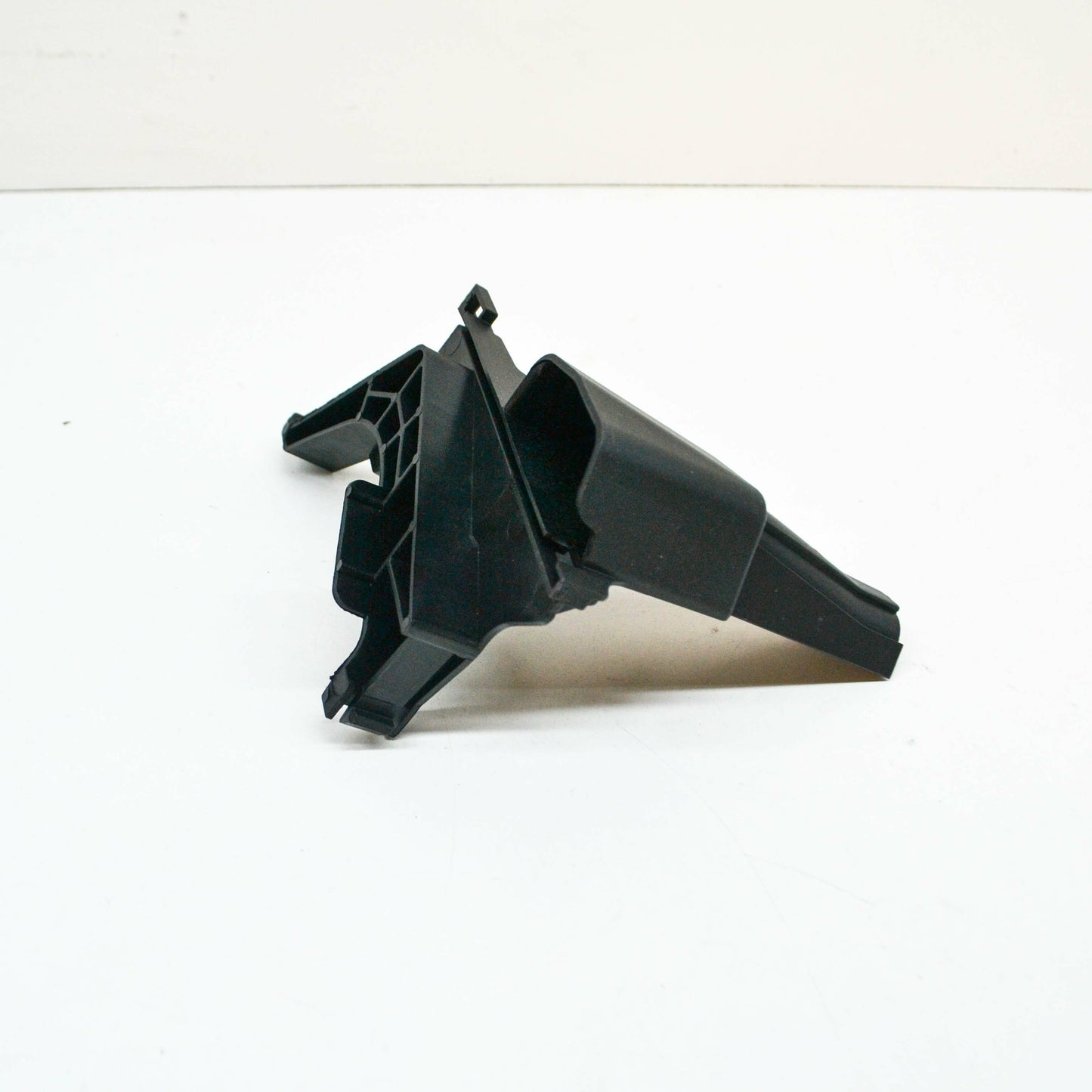 NEW MERCEDES-BENZ SLC R172 RIGHT RADIATOR AIR DUCT CONNECTOR A2315400881