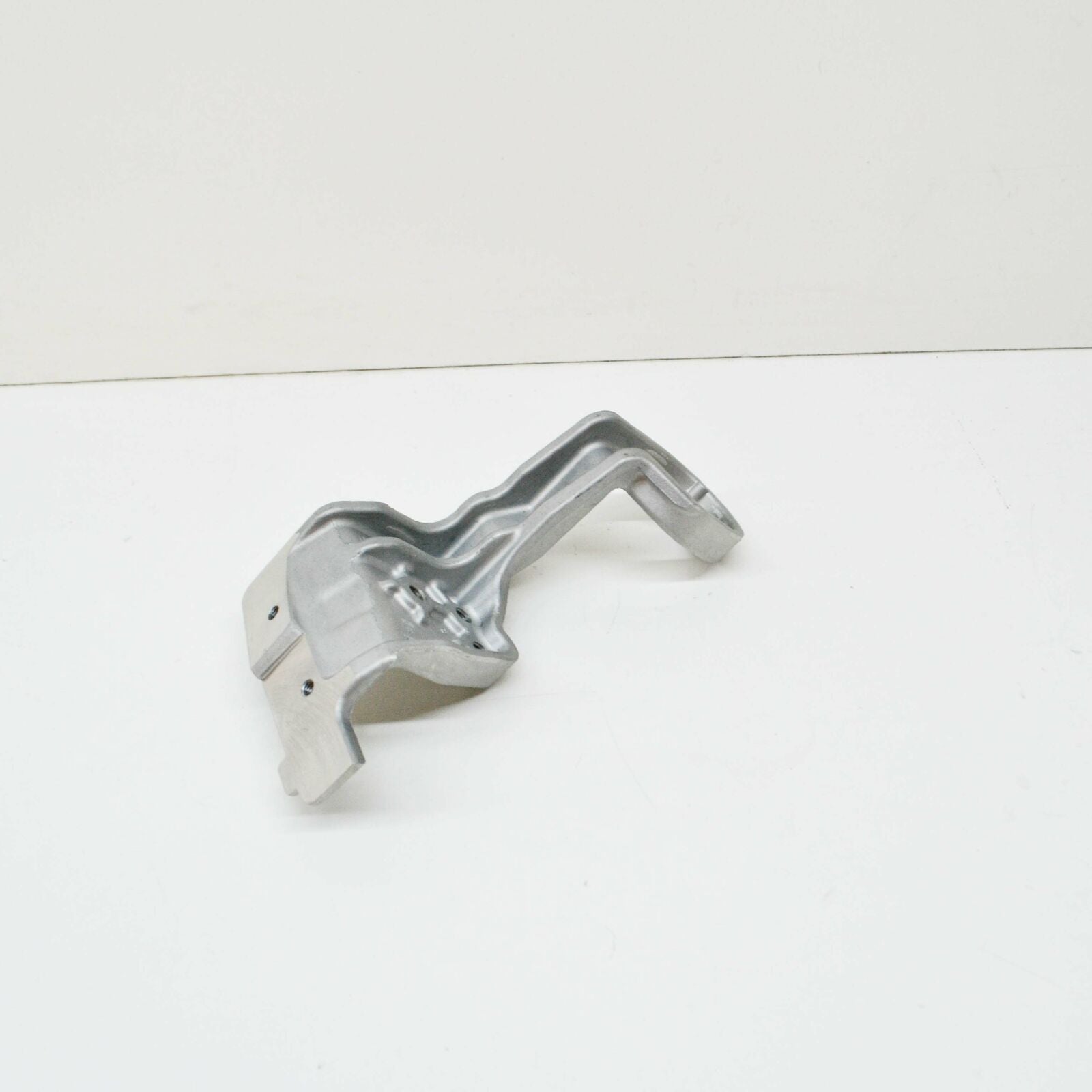 NEW MERCEDES-BENZ C W205 COOLING RADIATOR RIGHT LOWER HOLDER A2055051900