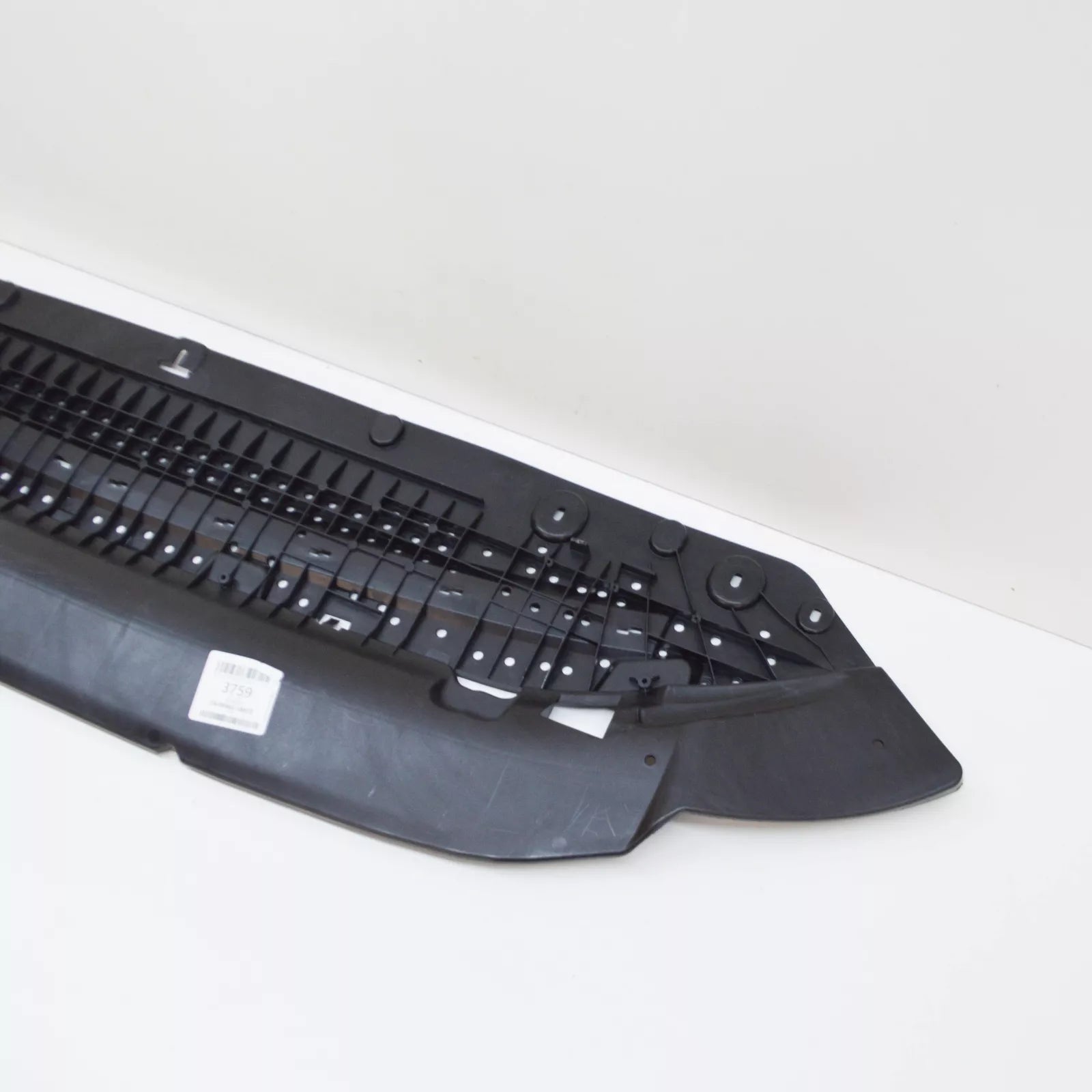 NEW AUDI A5 F5 FRONT BUMPER LOWER CENTRE CLOSING ELEMENT 8W6807611D ORIGINAL