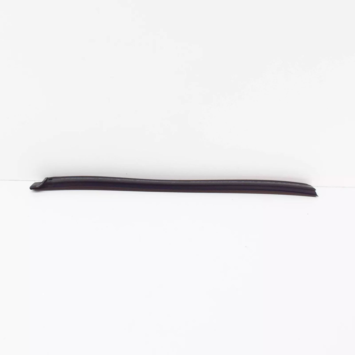 NEW VOLKSWAGEN EOS WINDOW SEAL LEFT SIDE 1Q0837673D ORIGINAL