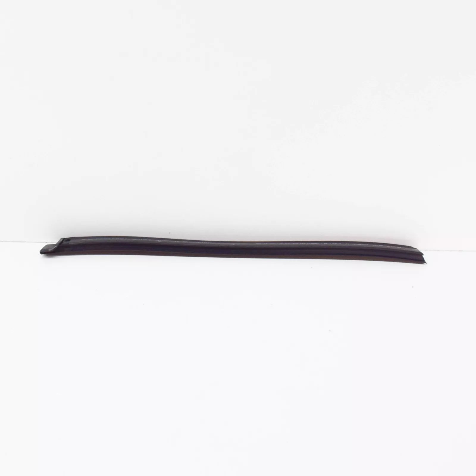 NEW VOLKSWAGEN EOS WINDOW SEAL LEFT SIDE 1Q0837673D ORIGINAL