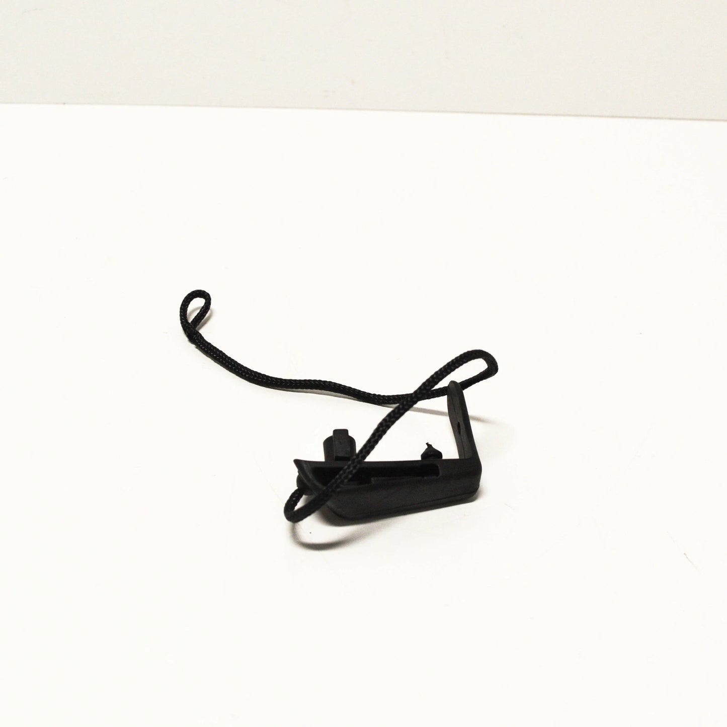 NEW AUDI A1 MK1 PARCEL SHELF RIGHT STRING 8X0867668