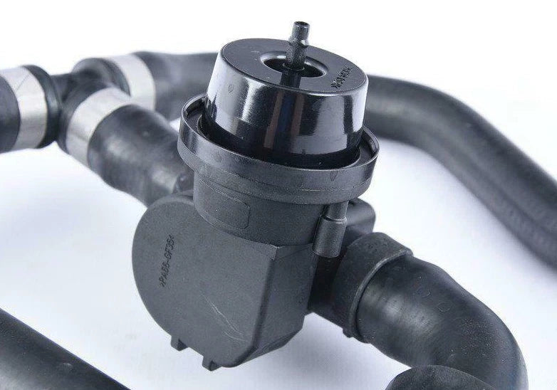 NEW VW TOUAREG 7P ENGINE COOLANT HOSE WITH VALVE 7P0122049H