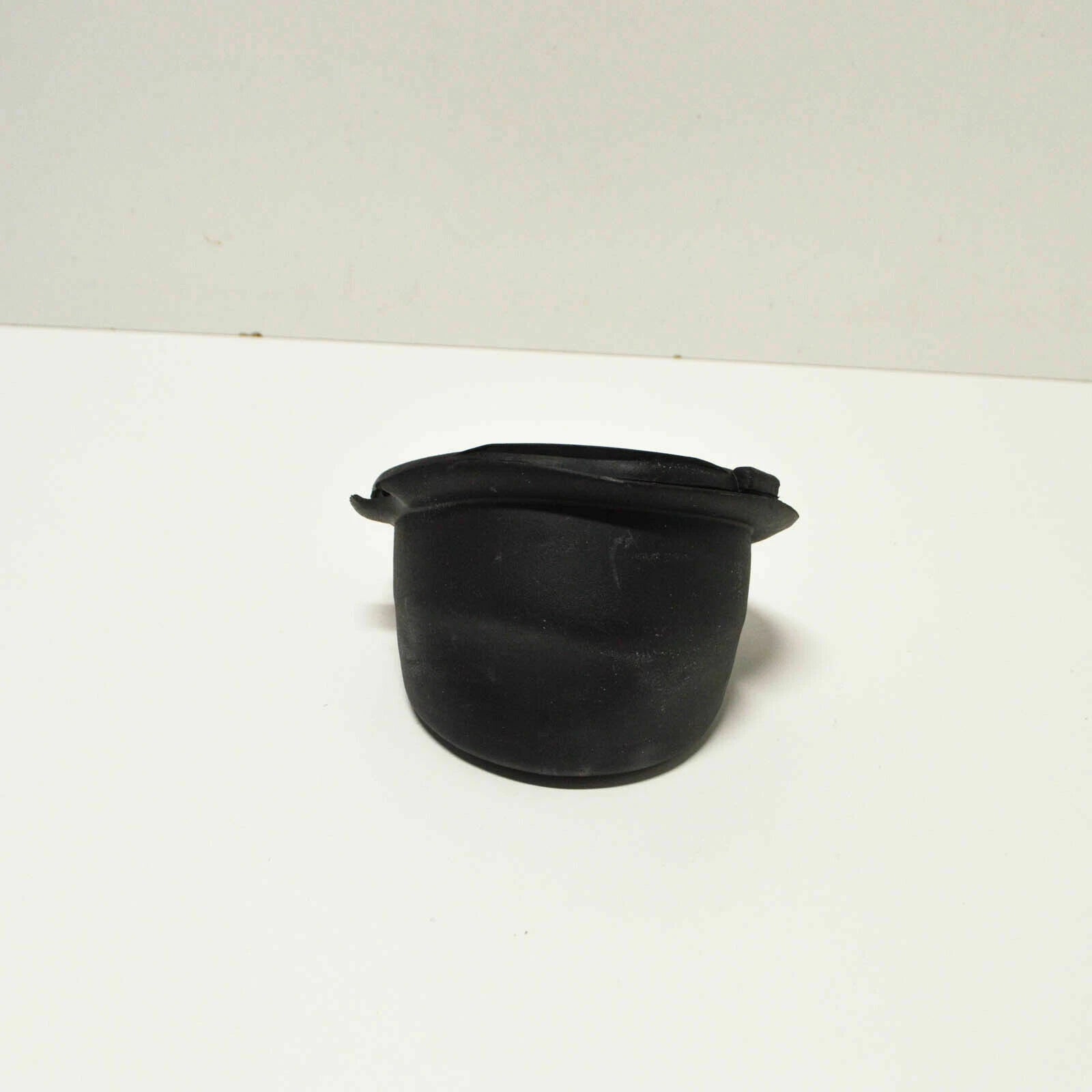 NEW BMW 3 E30 FUEL FILLER RUBBER COVER 51711884358 1884358