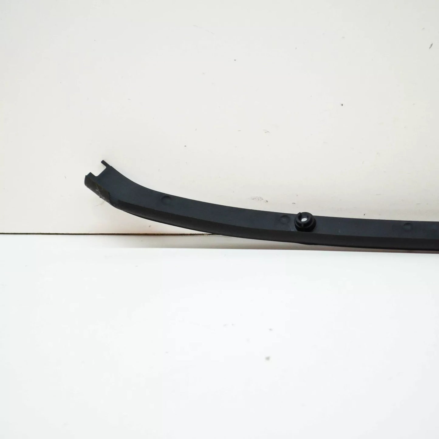 NEW AUDI Q2 GA FRONT BONNET HOOD ENGINE CENTER RUBBER SEAL 81A823124 ORIGINAL