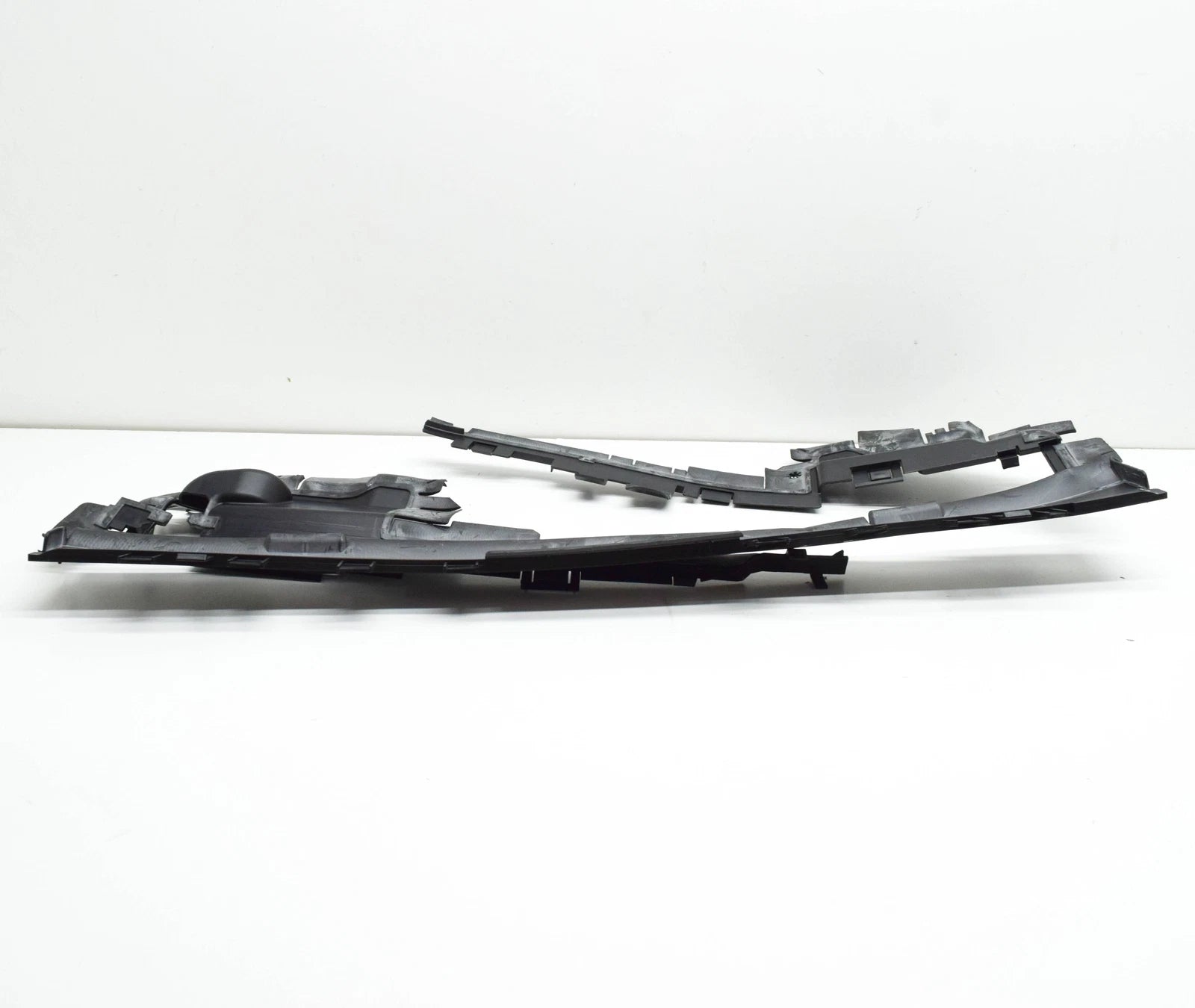 NEW MERCEDES-BENZ CLS C218 RADIATOR AIR DUCT A2125054430 ORIGINAL