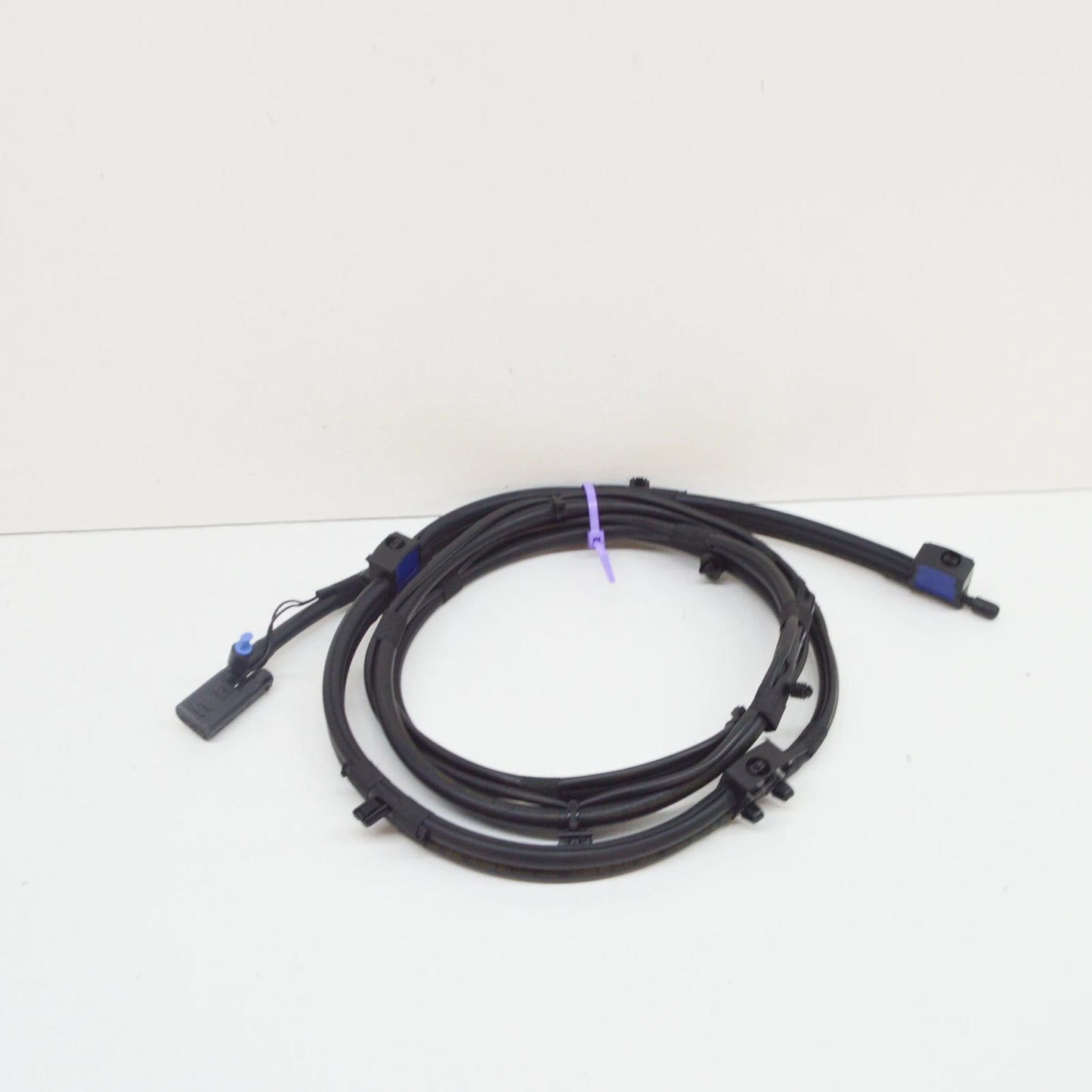 NEW MB GLA X156 HEADLIGHT WASHER HOSE LINE WITH NOZZLE RHD A1768601392 ORIGINAL