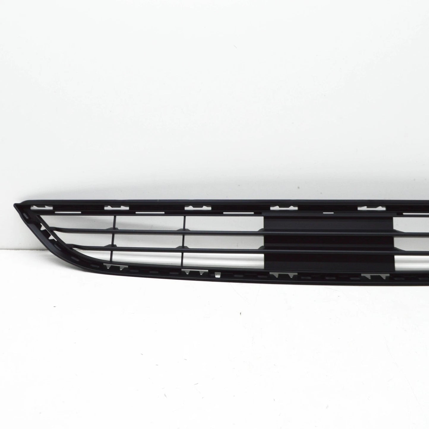 NEW BMW X4 F26 M FRONT CENTER LOWER OPEN GRILLE 51117338475 7338475 ORIGINAL