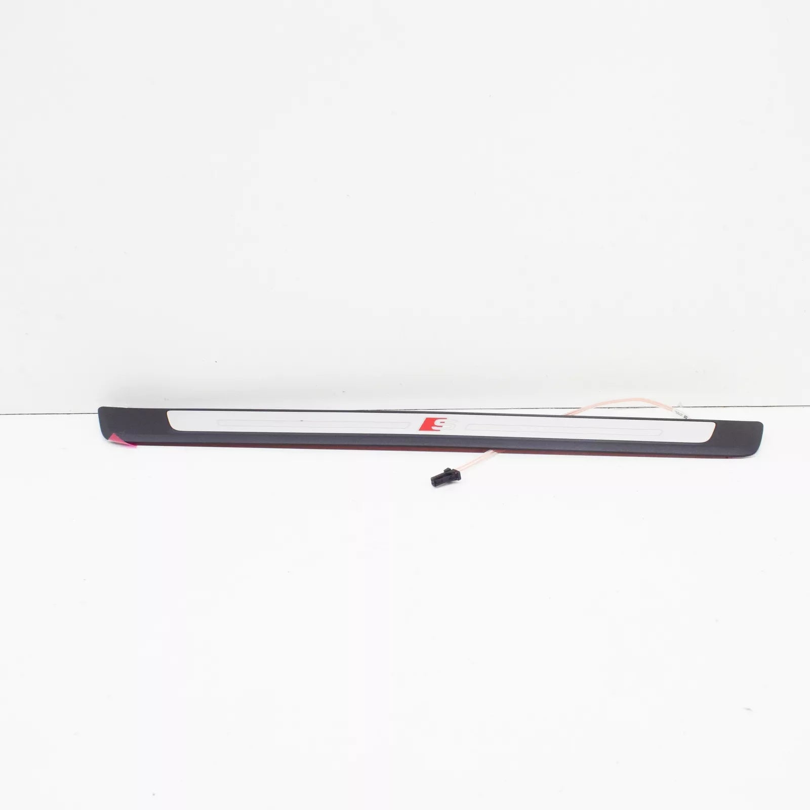 NEW AUDI A4 B9 FRONT RIGHT SILL TRIM STRIP S-LINE 8W0947418A9B9 ORIGINAL