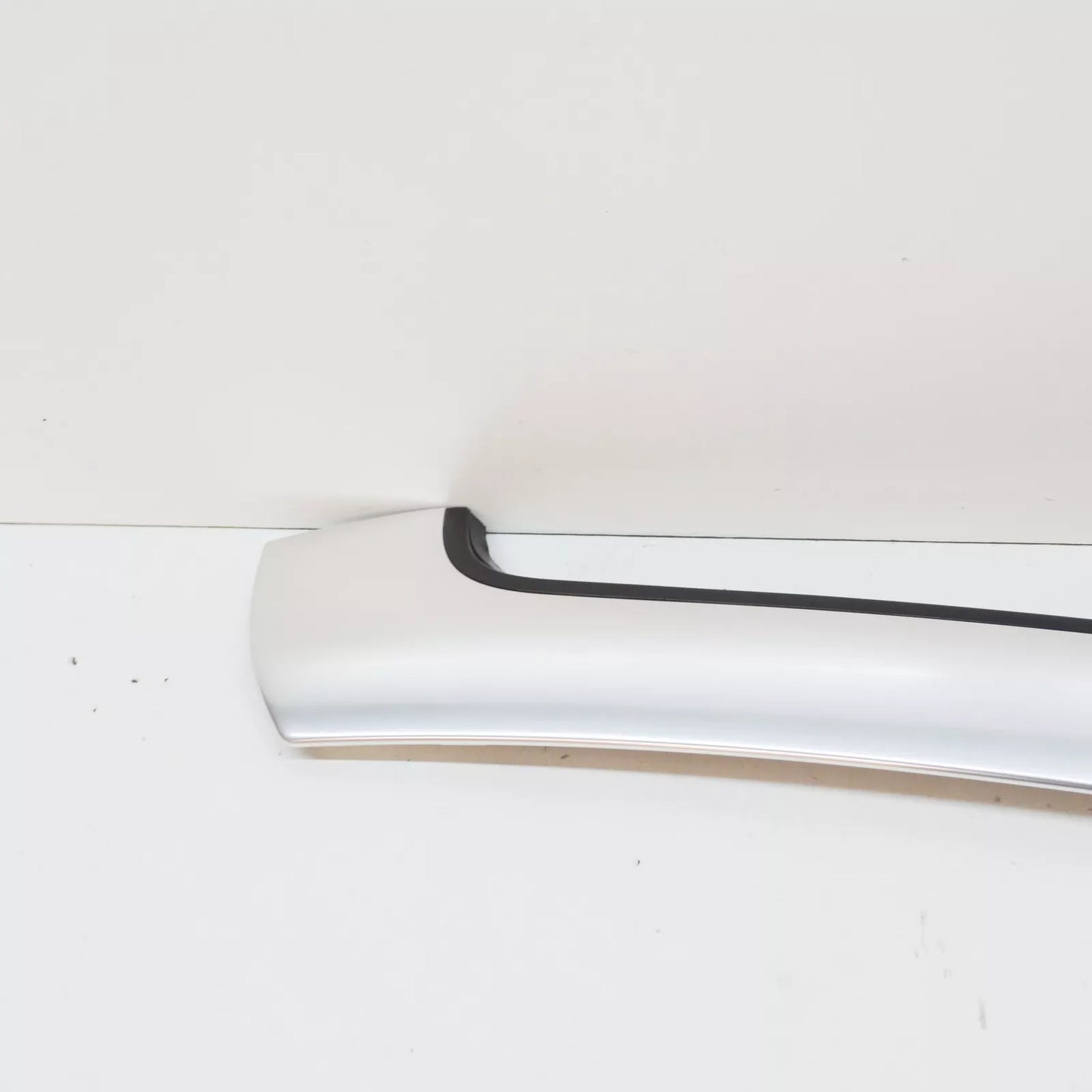 NEW AUDI R8 42 EXTERIOR RIGHT SIDE PILLAR MOLDING 427853266D 3Q7 ORIGINAL