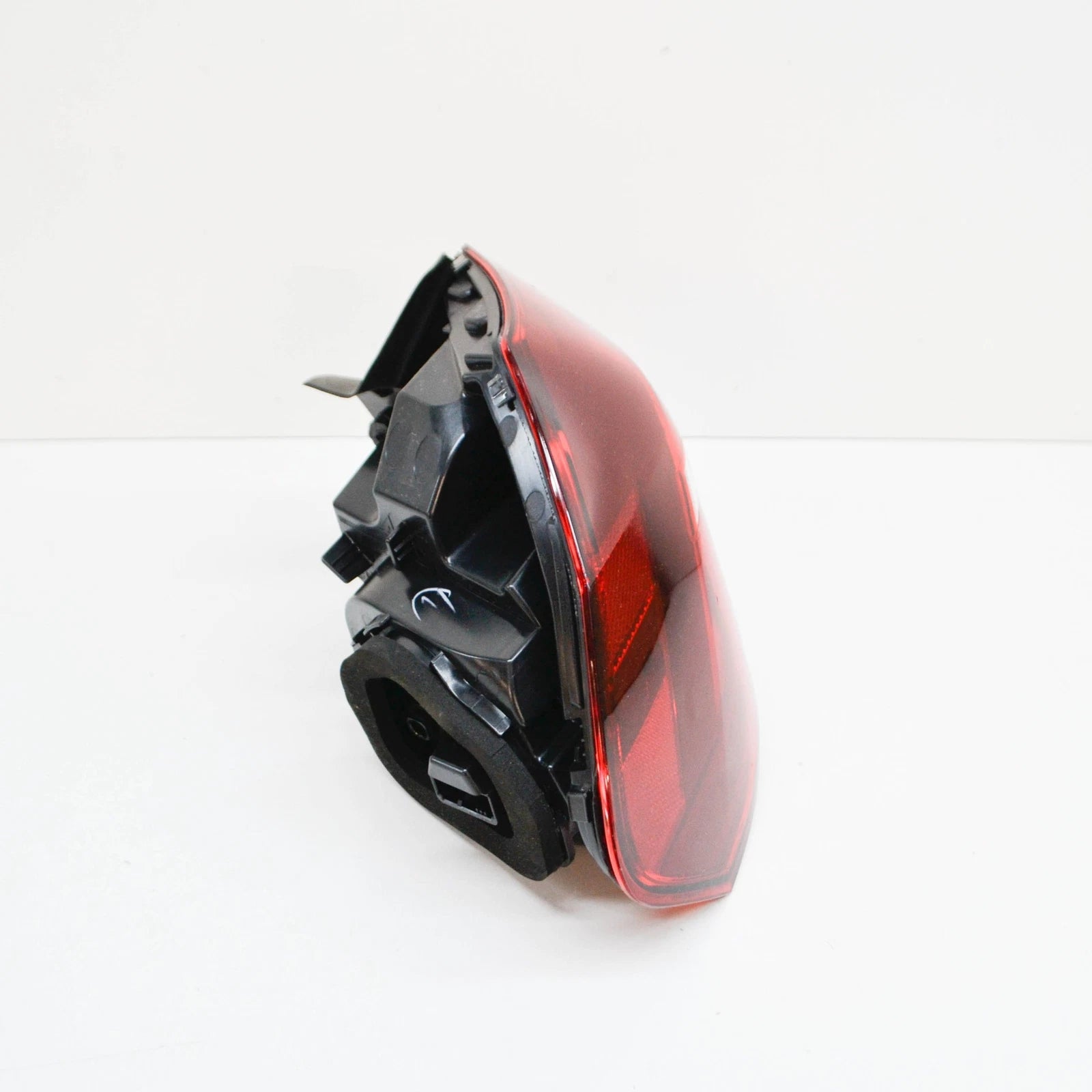 NEW VOLKSWAGEN PASSAT B8 LED USA OUTER TAIL LIGHT - LEFT 561945207C ORIGINAL