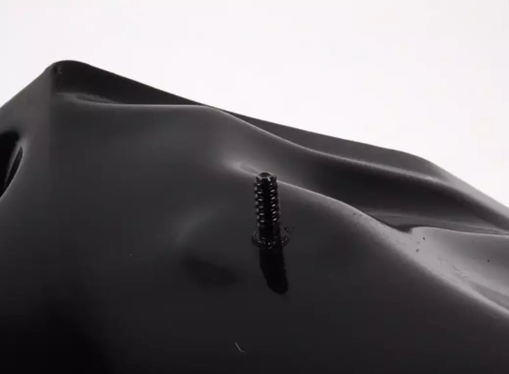 NEW BMW 3 E46 FRONT RIGHT FENDER LINER MOUNT 41118230526 8230526 ORIGINAL