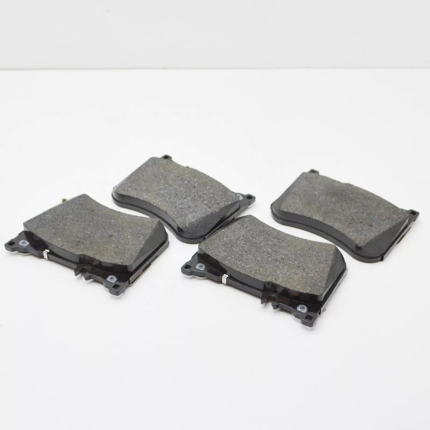 NEW MERCEDES-BENZ S W222 FRONT WHEEL BRAKE PAD SET A0004201006 ORIGINAL