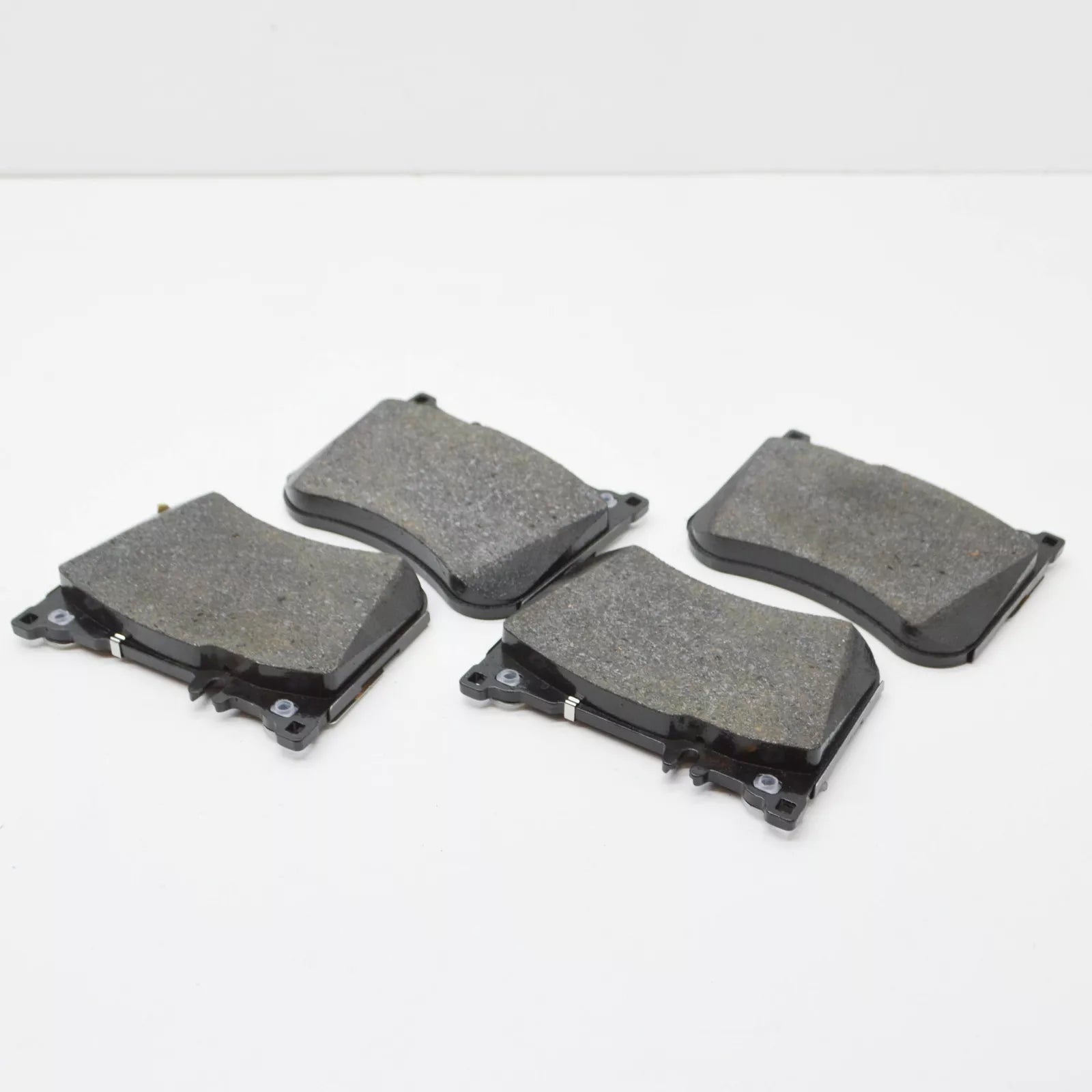 NEW MERCEDES-BENZ S W222 FRONT WHEEL BRAKE PAD SET A0004201006 ORIGINAL