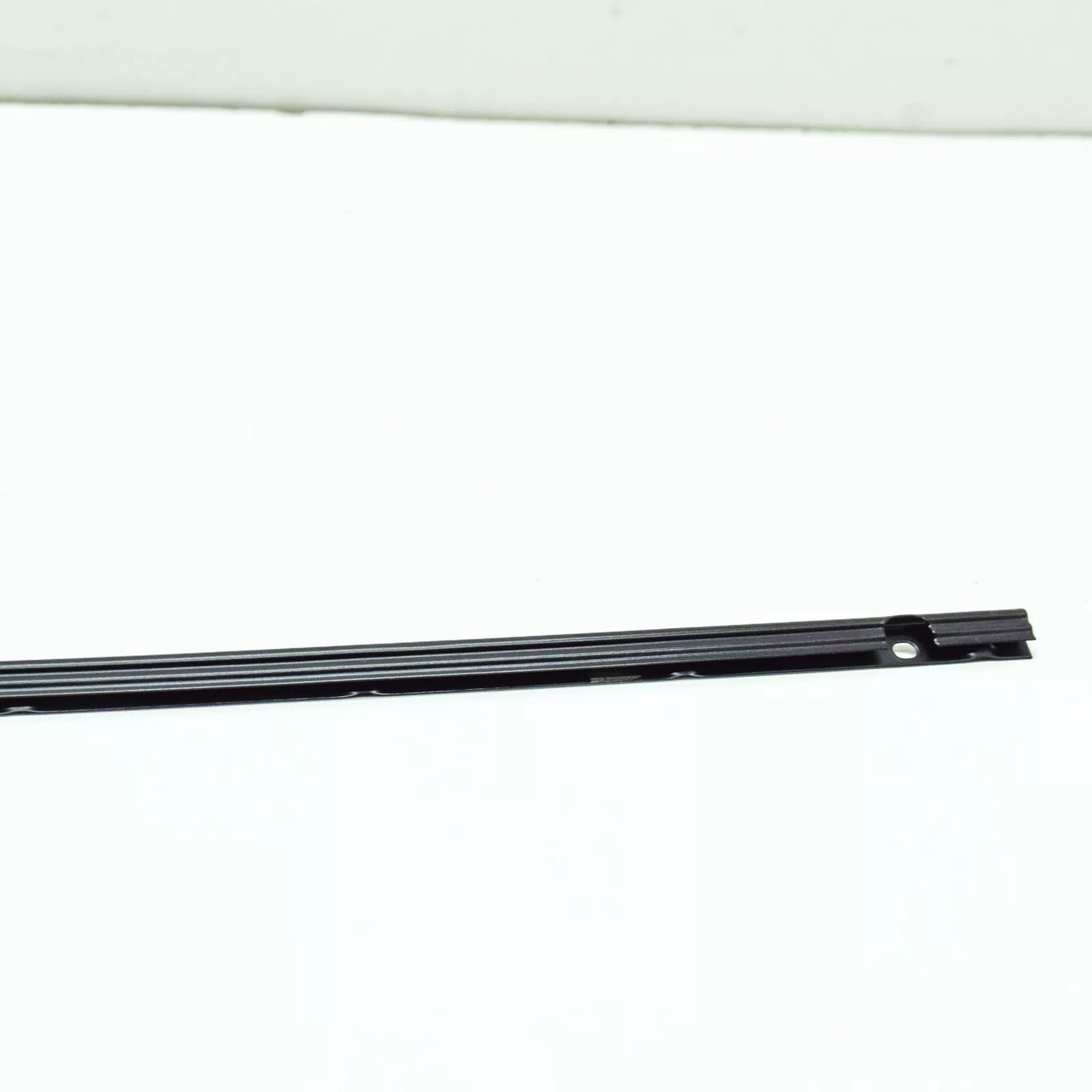 NEW VOLKSWAGEN TIGUAN AD MK2 RIGHT WINDSHIELD RETAINING STRIP 5NA854542 ORIGINAL