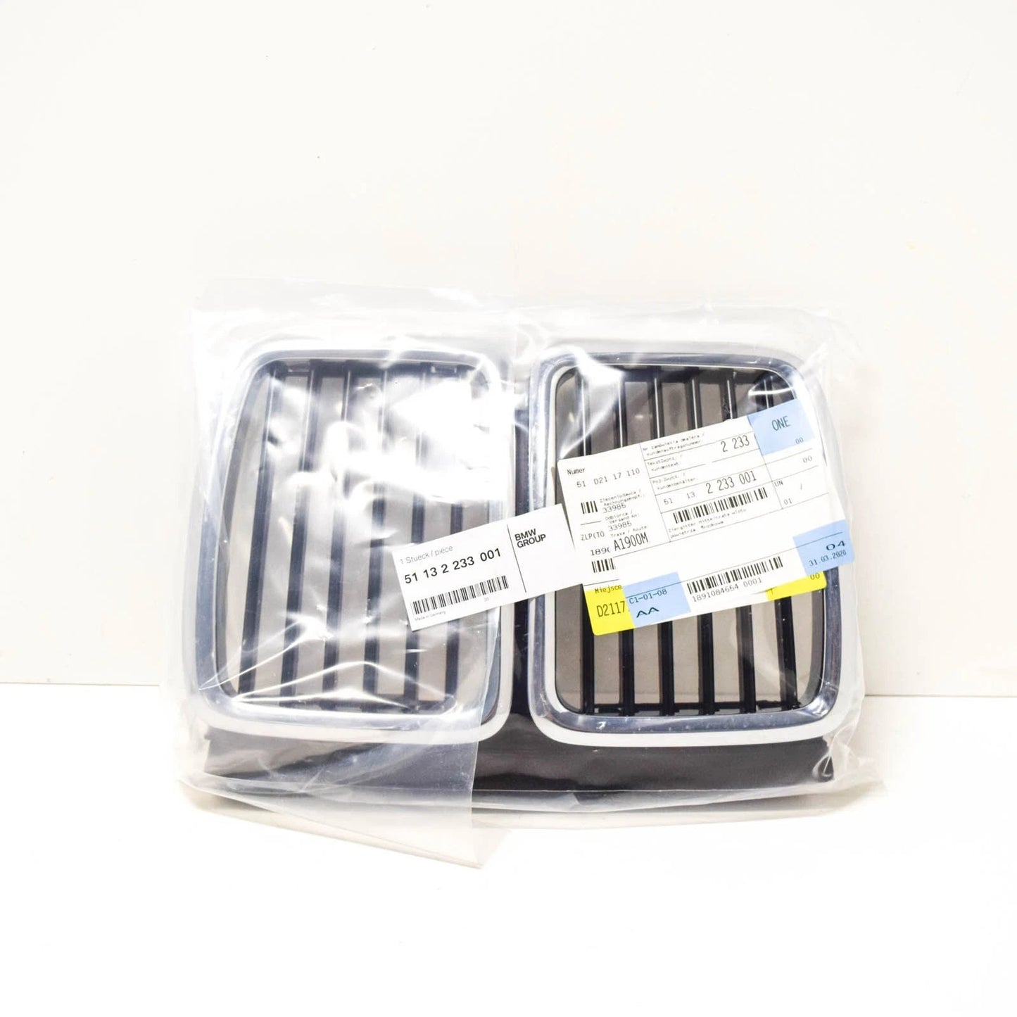 NEW BMW 3 E30 RADIATOR GRILLE 51132233001 2233001 1990 3671777 ORIGINAL