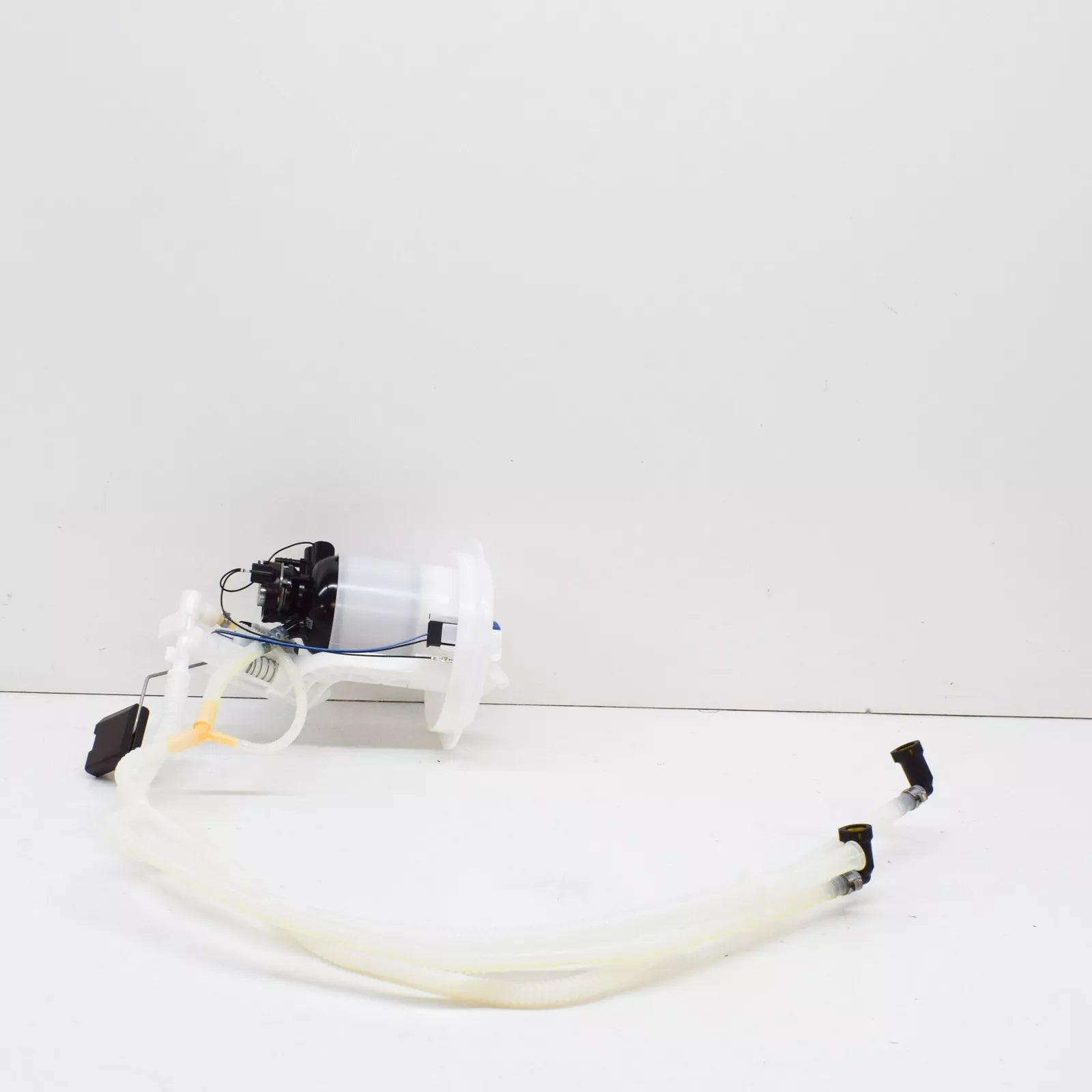 NEW MERCEDES BENZ C W204 LEFT FUEL PUMP GAS ASSEMBLY A2044701694 ORIGINAL