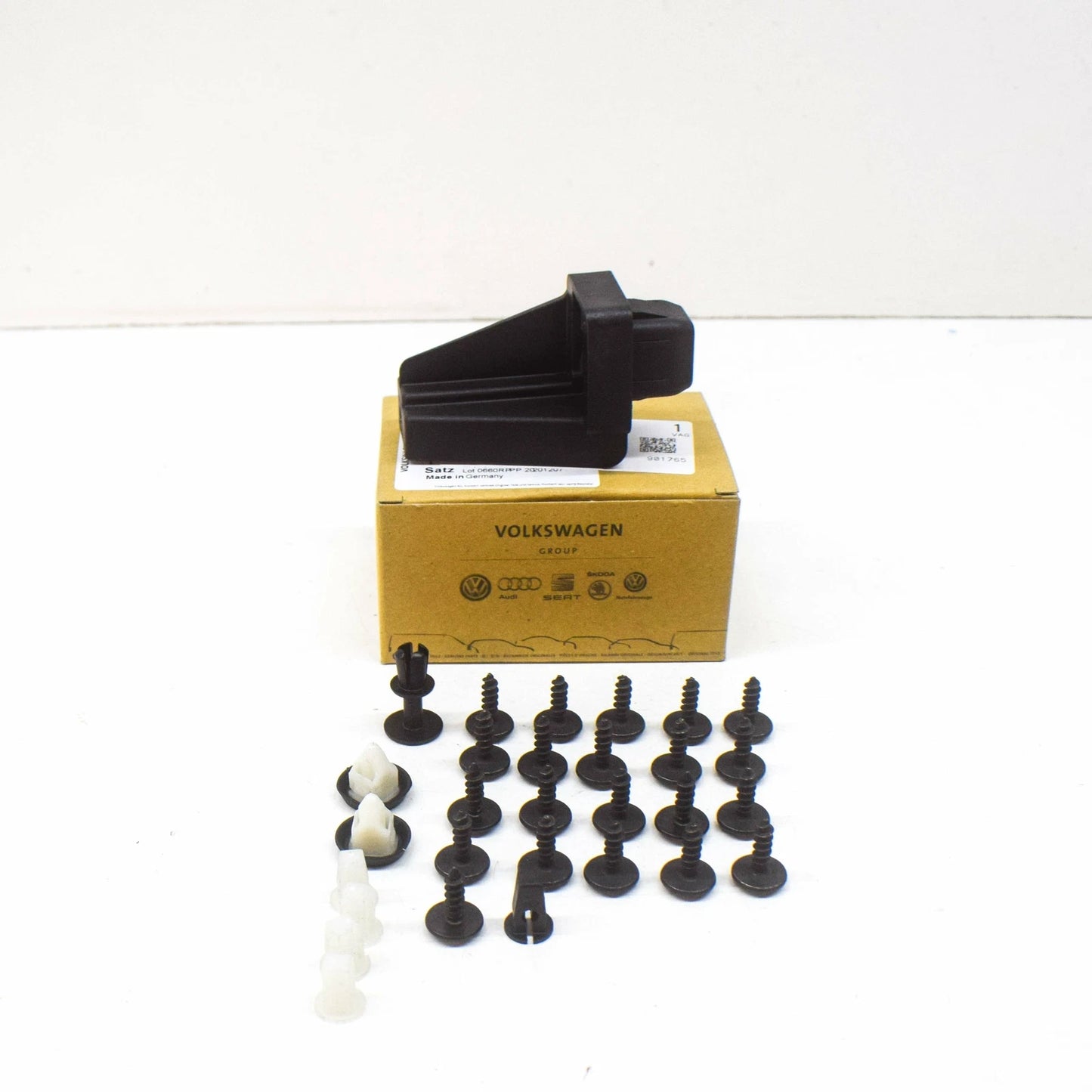 NEW AUDI Q3 F3 WHEEL HOUSING LINER HARDWARE KIT 83A098629 ORIGINAL