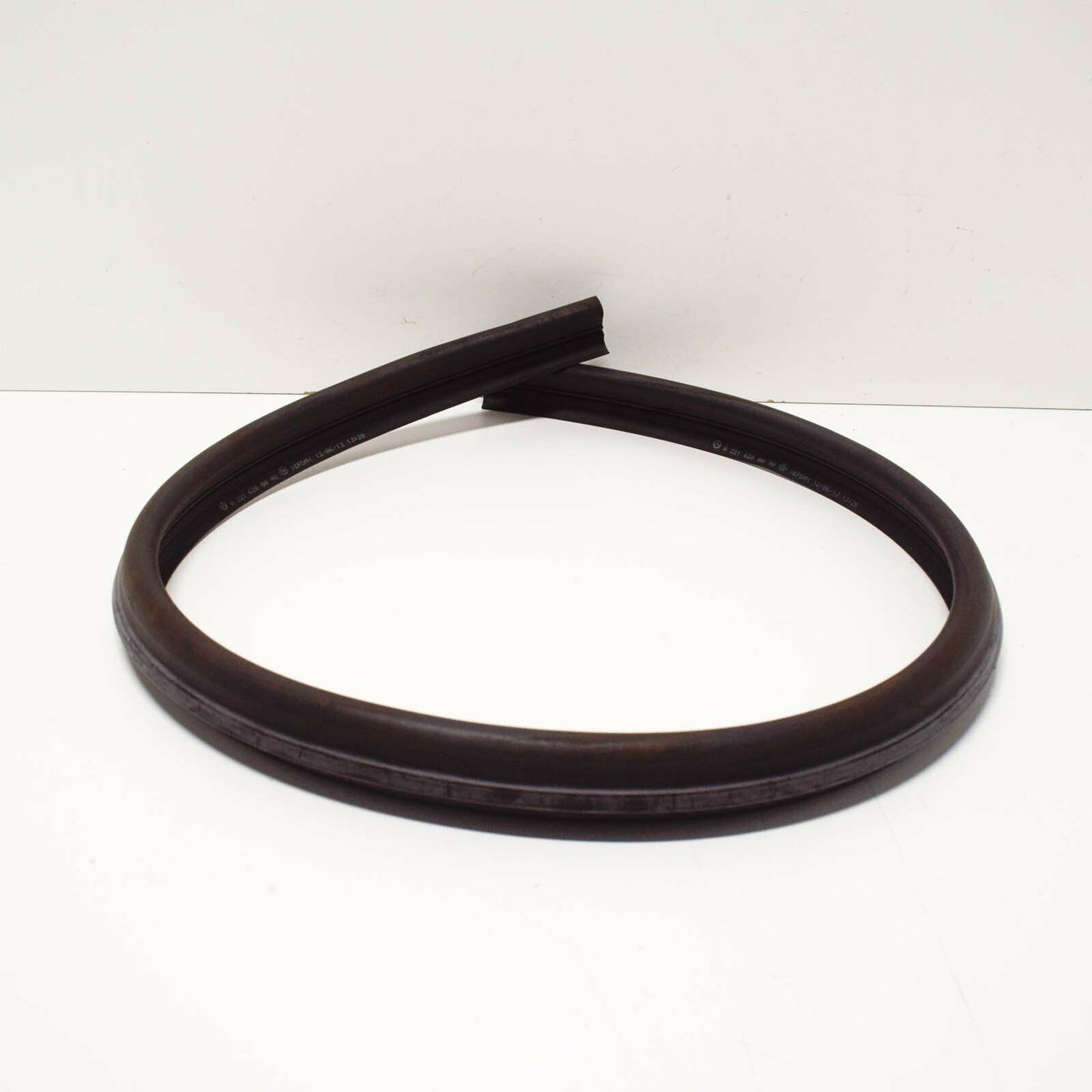 NEW MERCEDES-BENZ S W221 UNDER BONNET HOOD SEAL A2216280098 ORIGINAL