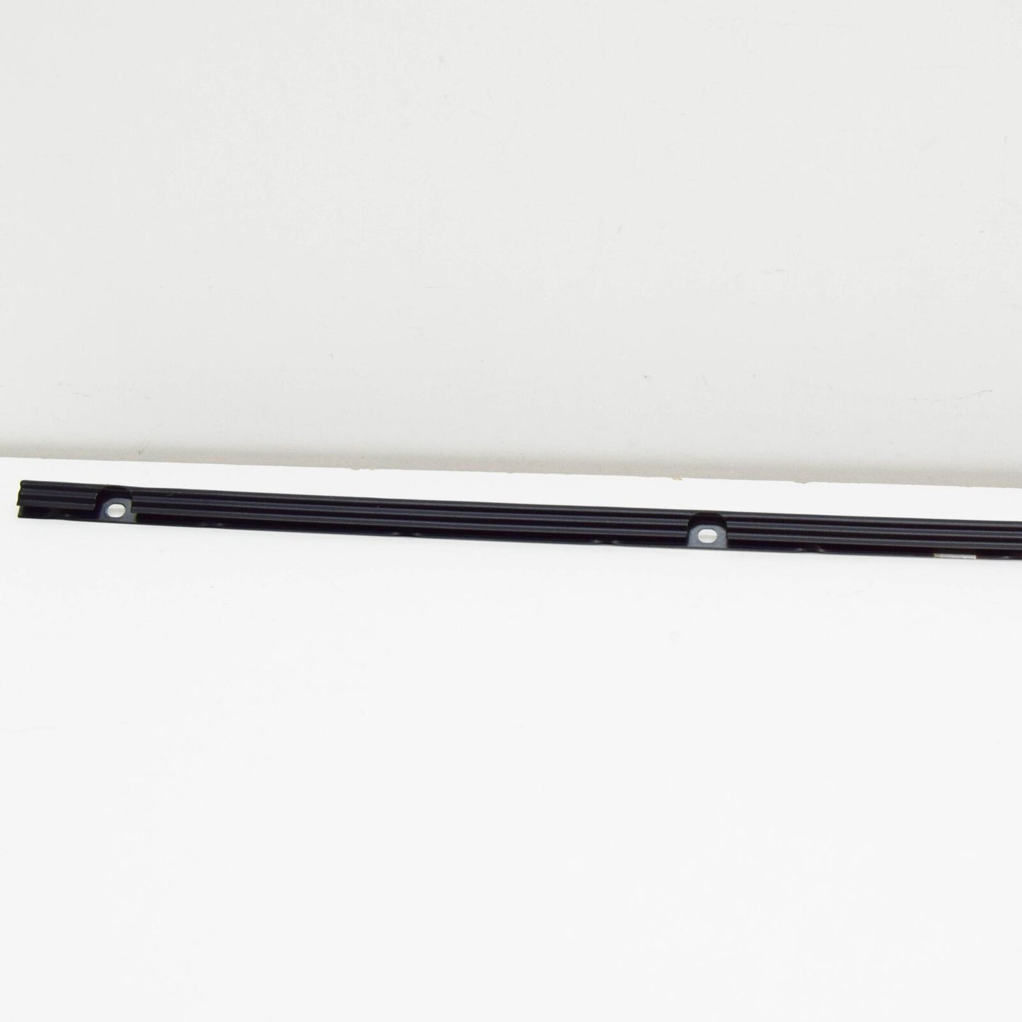 new skoda kamiq left windshield retaining strip 657854541 original