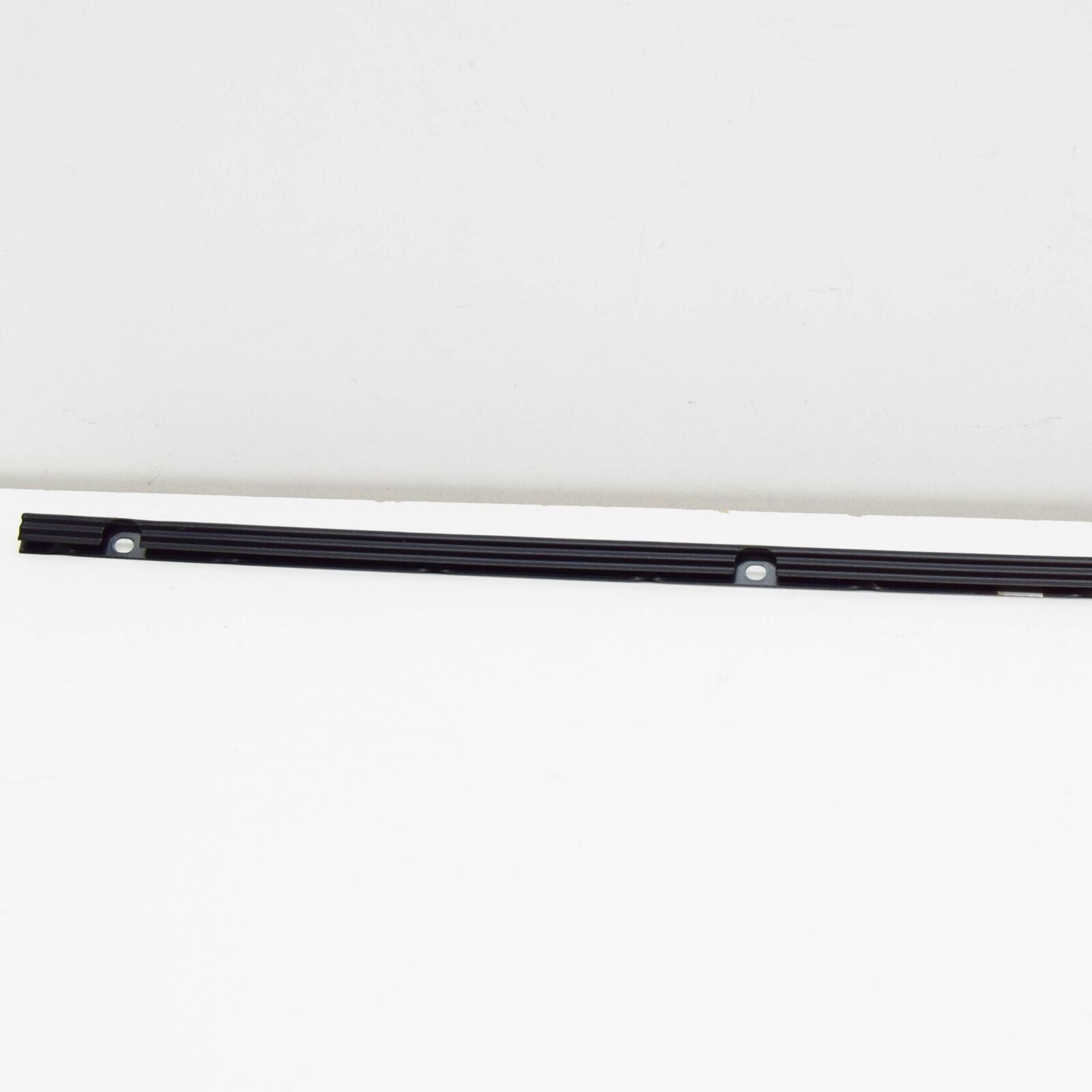 new skoda kamiq left windshield retaining strip 657854541 original