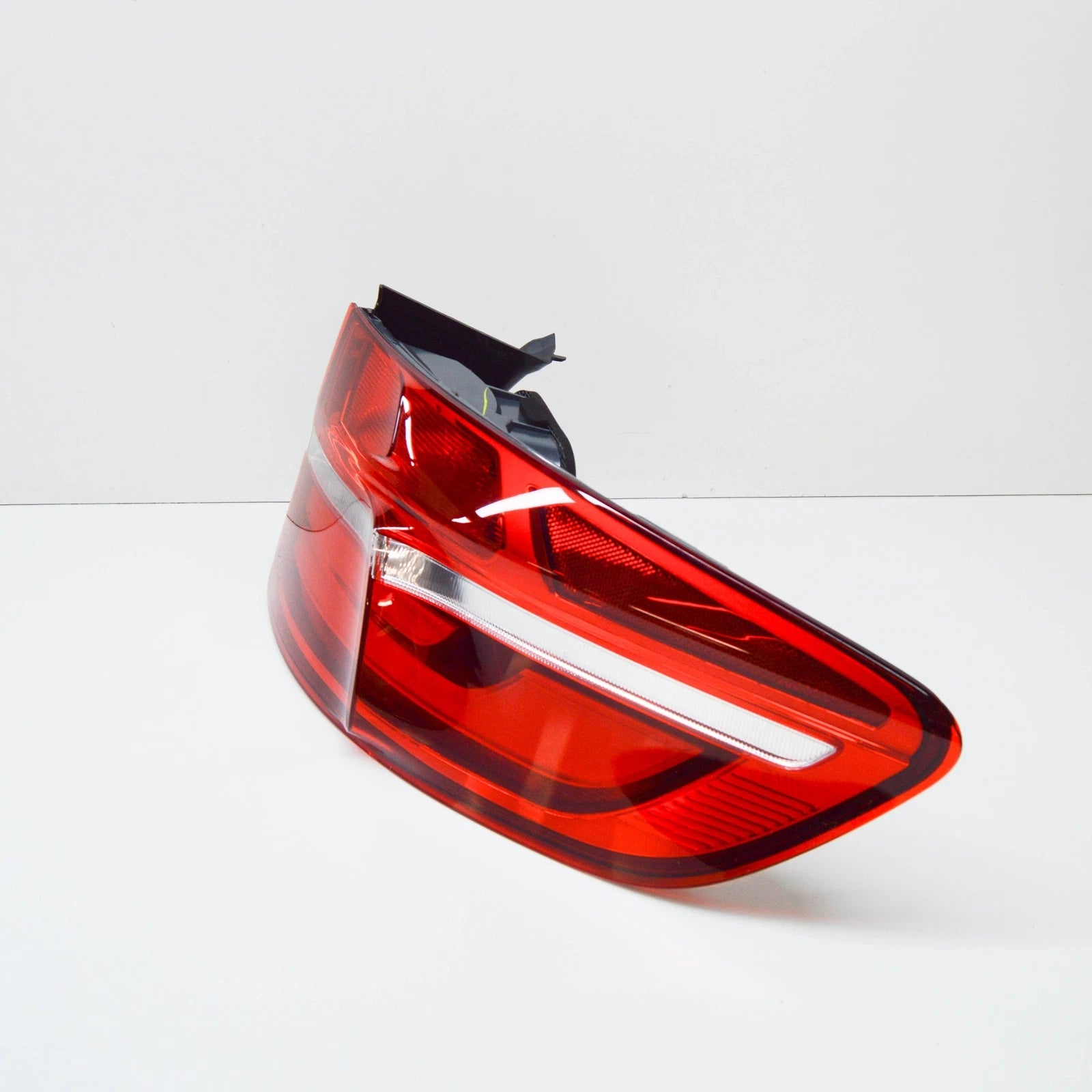 NEW BMW X6 E71 REAR RIGHT TAILLIGHT 63217295004 7295004 ORIGINAL