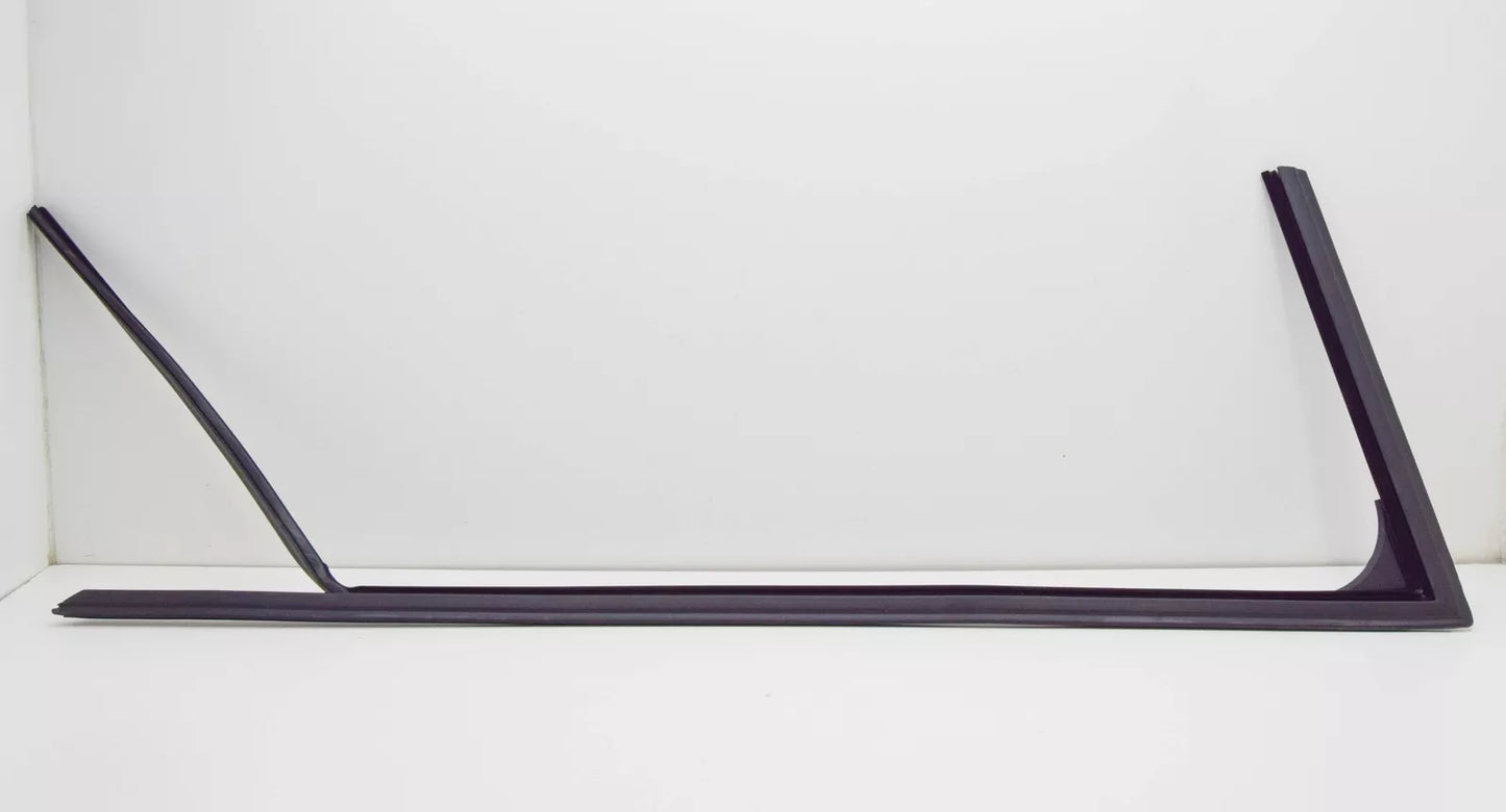 NEW AUDI A3 8P FRONT RIGHT WINDOW GLASS SEAL 8P4837440B ORIGINAL
