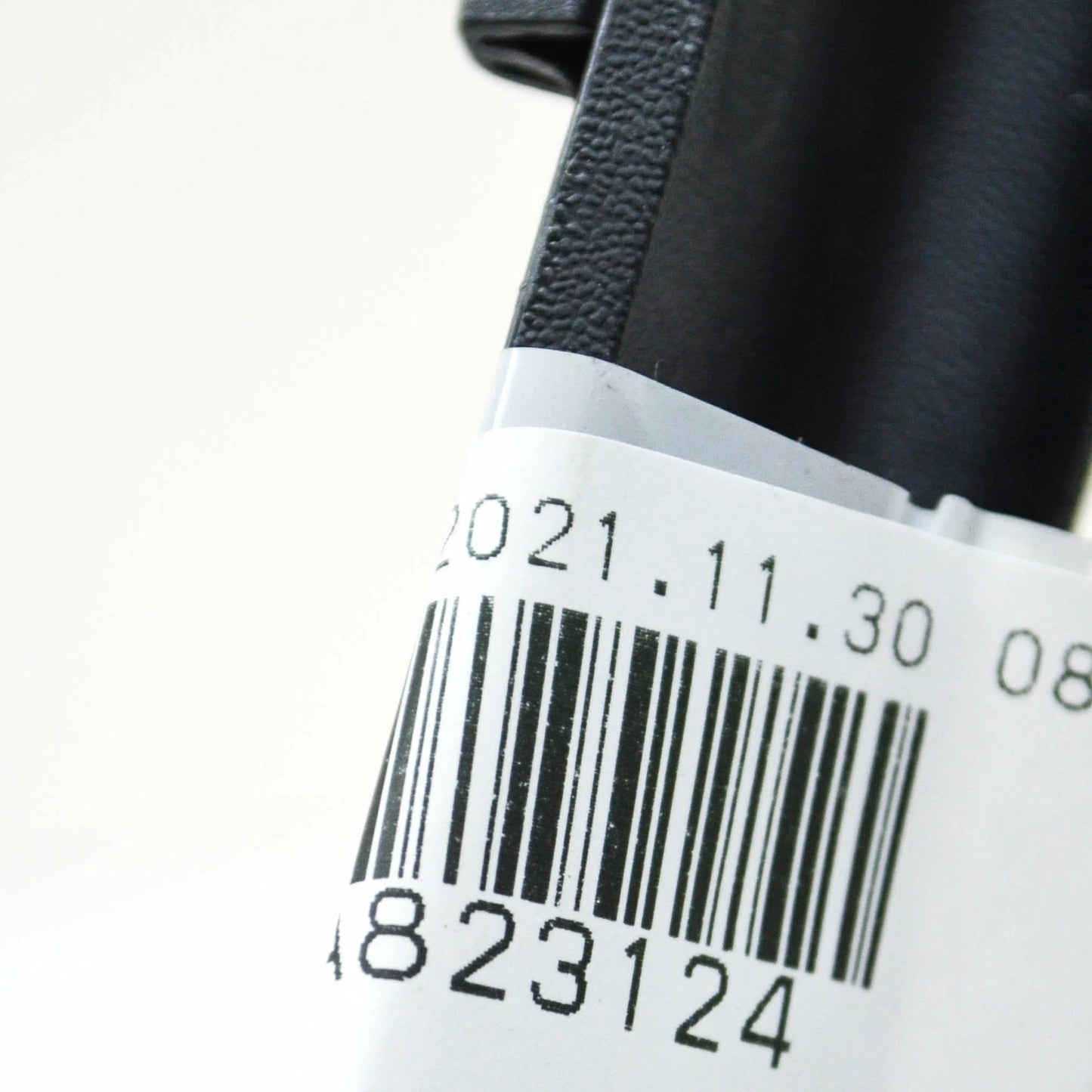 NEW AUDI Q2 GA FRONT BONNET HOOD ENGINE CENTER RUBBER SEAL 81A823124 ORIGINAL