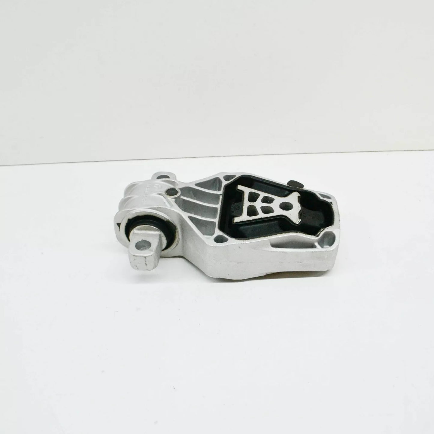 NEW MERCEDES-BENZ CLA C117 ENGINE REAR PENDULAR SUPPORT A2462401209