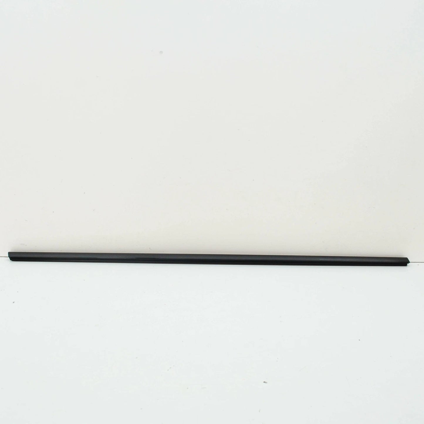 NEW BMW 6 GRAN COUPE F06 FRONT RIGHT DOOR WINDOW MOLDING 51337291920 ORIGINAL