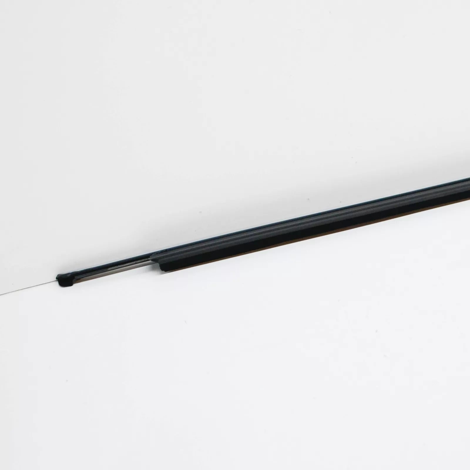 NEW VOLKSWAGEN PASSAT B8 FRONT RIGHT DOOR WINDOW MOLDING 3G0837480 ORIGINAL