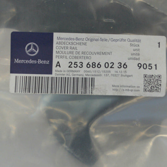 NEW MB GLC X253 REAR RIGHT DOOR SCUFF SILL PLATE A25368602369051 ORIGINAL
