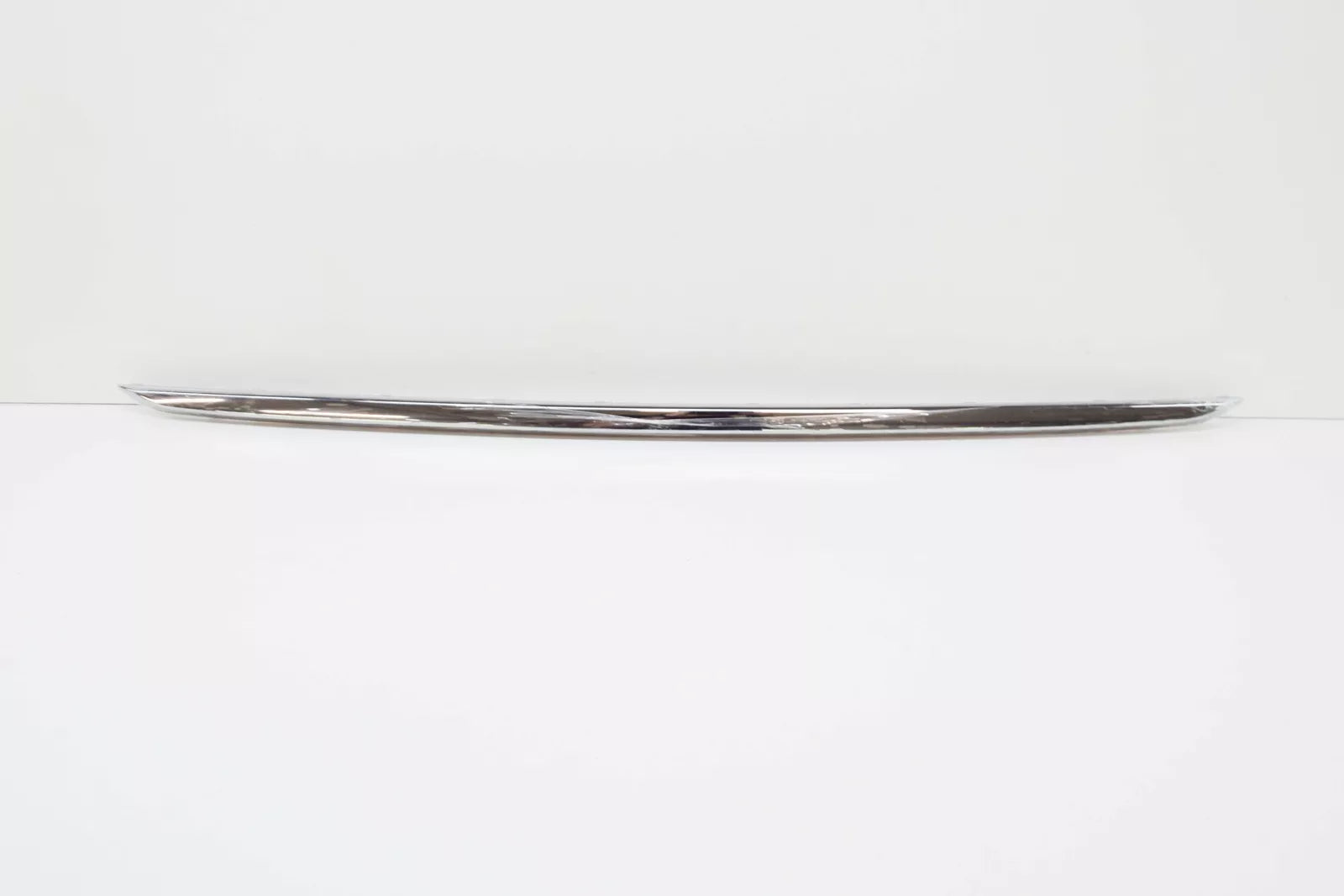 NEW BMW 5 G30 REAR BUMPER CENTER MOLDING TRIM STRIP 51127389971 ORIGINAL