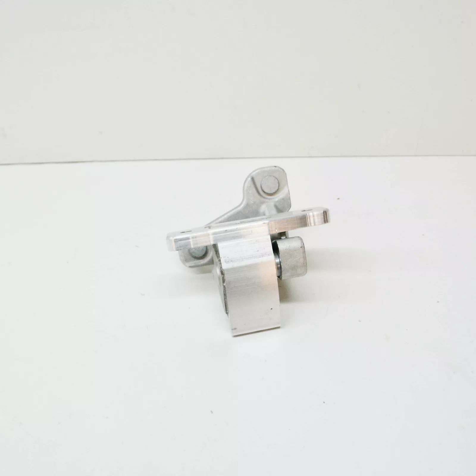 NEW MERCEDES-BENZ C W203 FRONT LEFT DOOR BOTTOM HINGE A2057200337