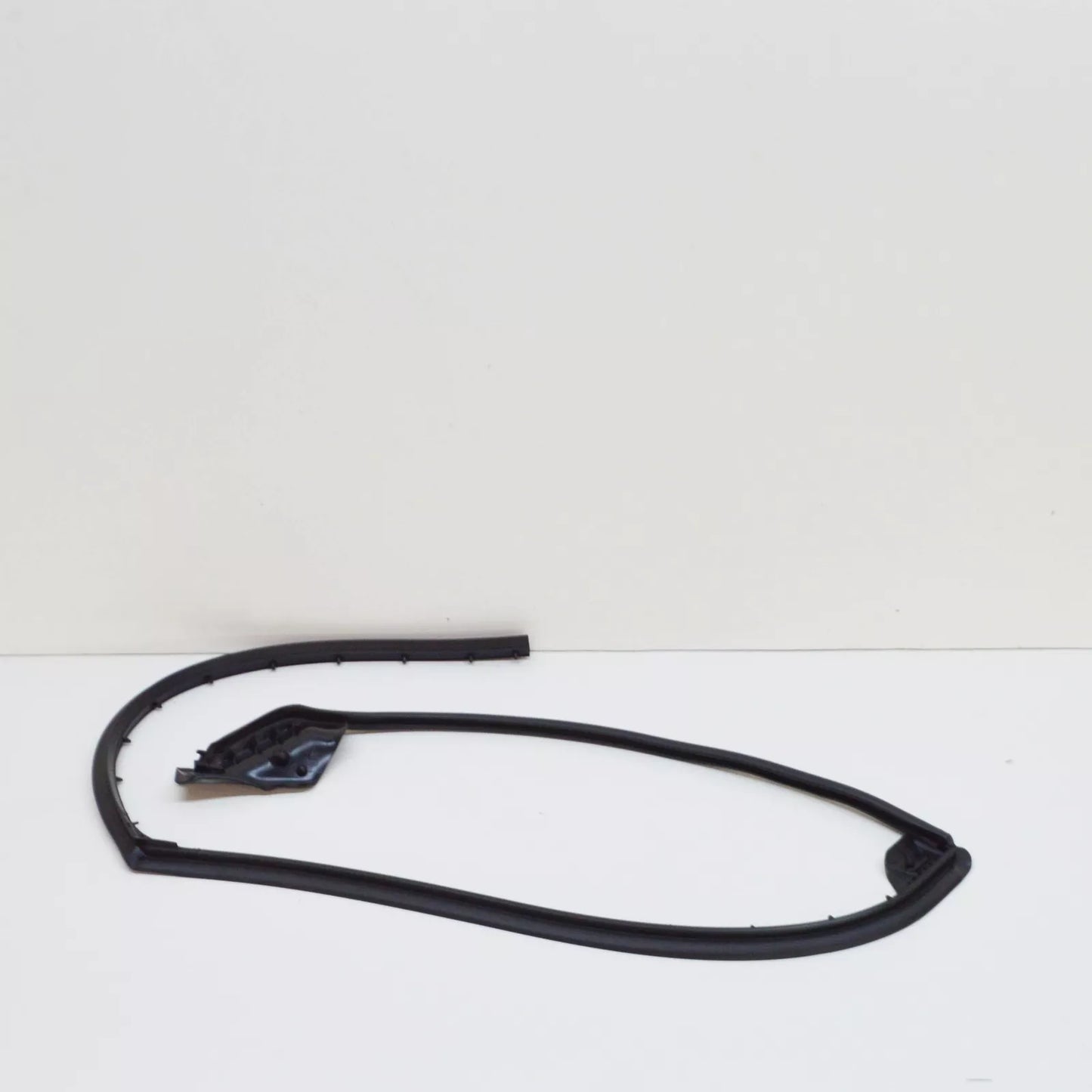 NEW AUDI A8 4H REAR RIGHT OUTER DOOR SEAL RUBBER 4H4839718C ORIGINAL