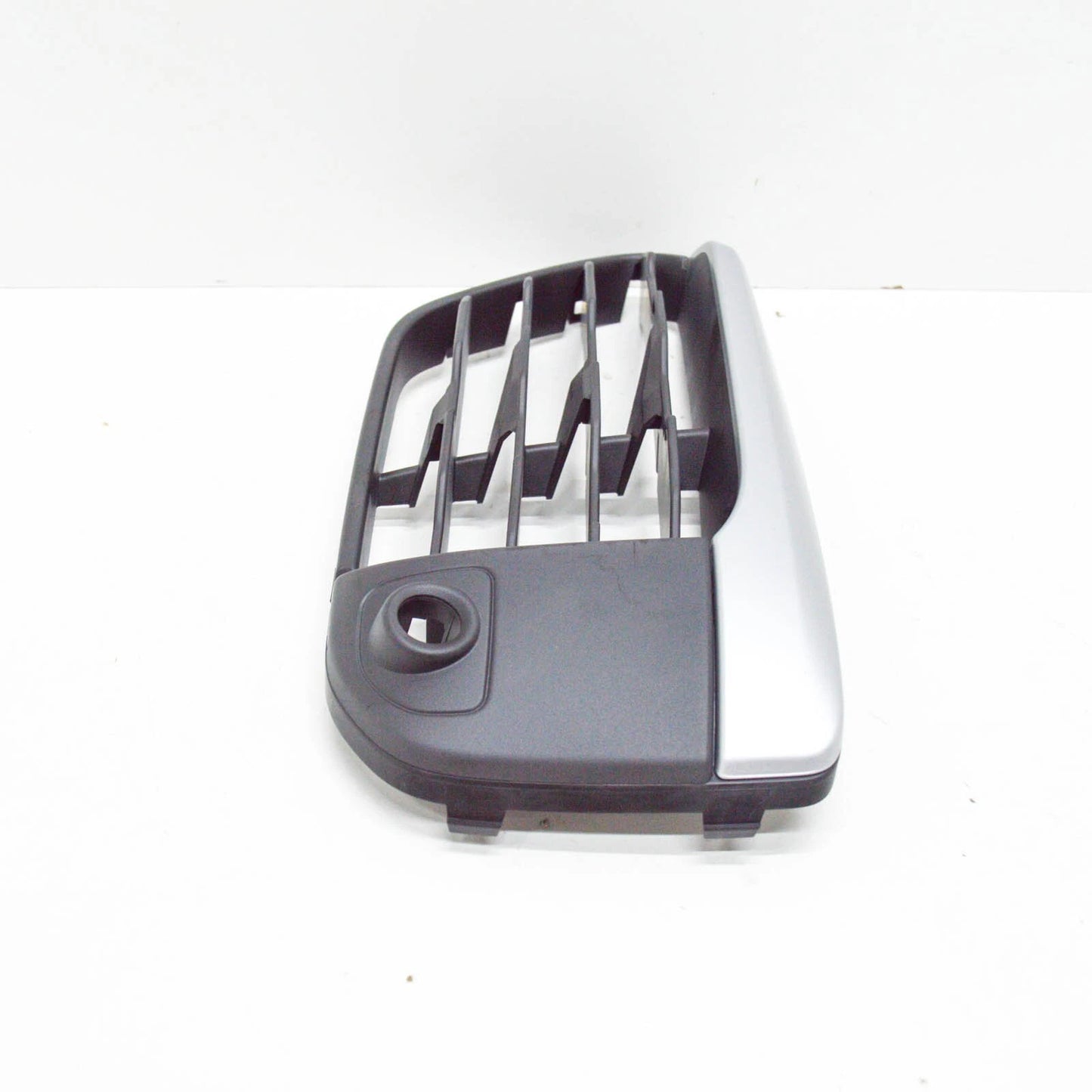 NEW BMW X1 F48 FRONT LEFT GRILLE X-LINE 51117453987 7453987 2015 ORIGINAL