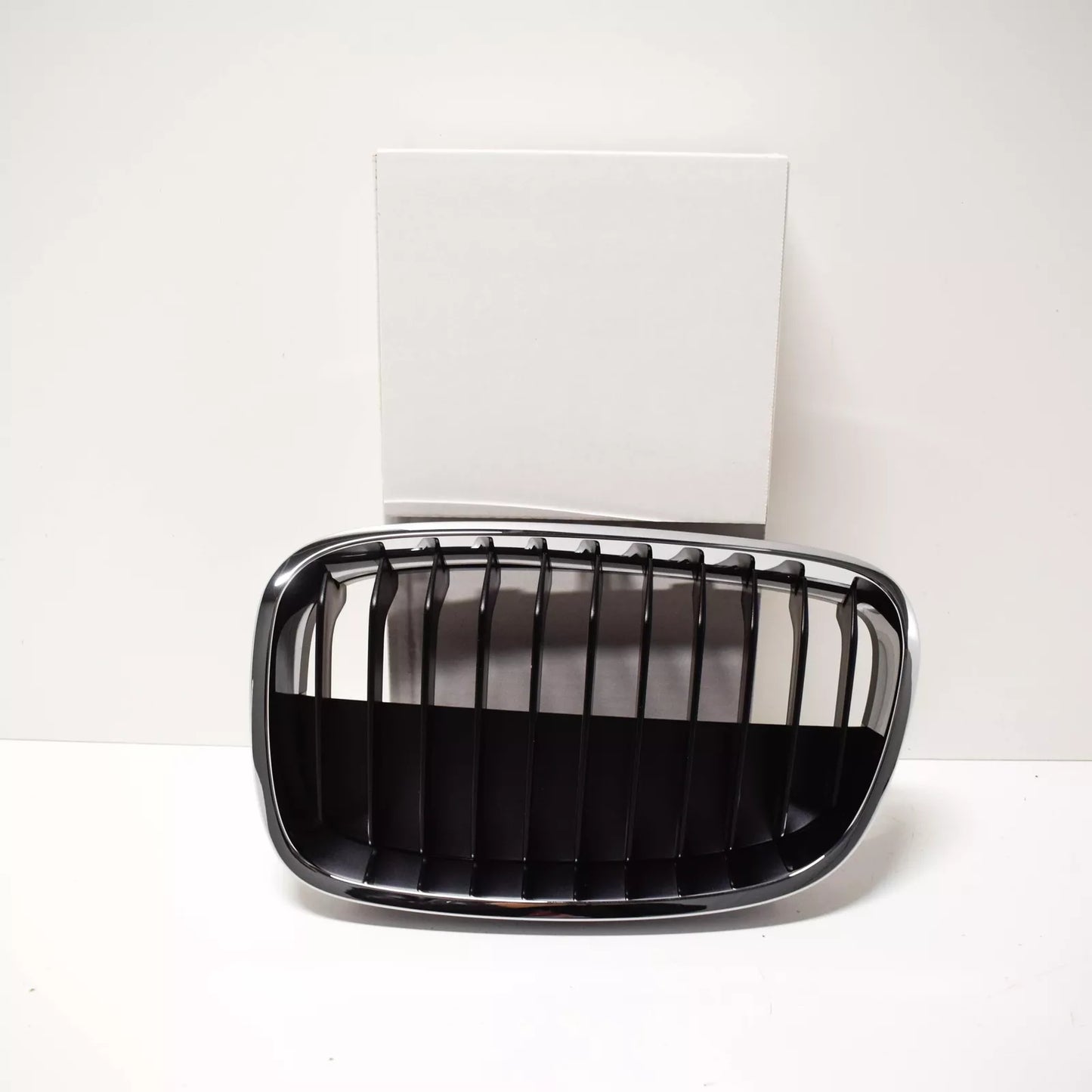 NEW BMW 1 F20 FRONT RADIATOR LEFT KIDNEY GRILLE 51137324389 7324389 ORIGINAL
