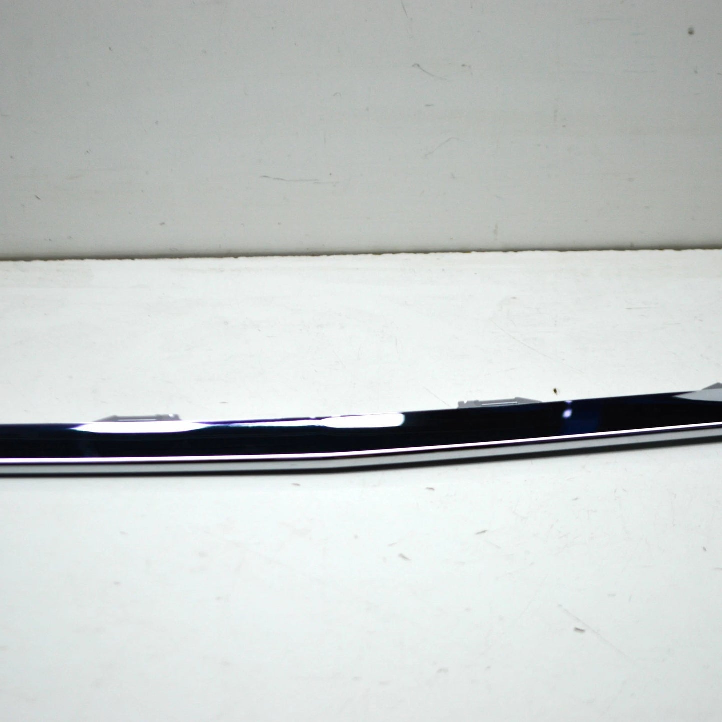 NEW MERCEDES-BENZ CLS C218 FRONT BUMPER CENTER MOLDING A2188851374