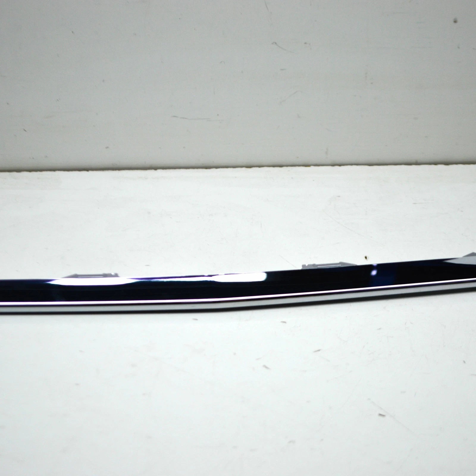 NEW MERCEDES-BENZ CLS C218 FRONT BUMPER CENTER MOLDING A2188851374