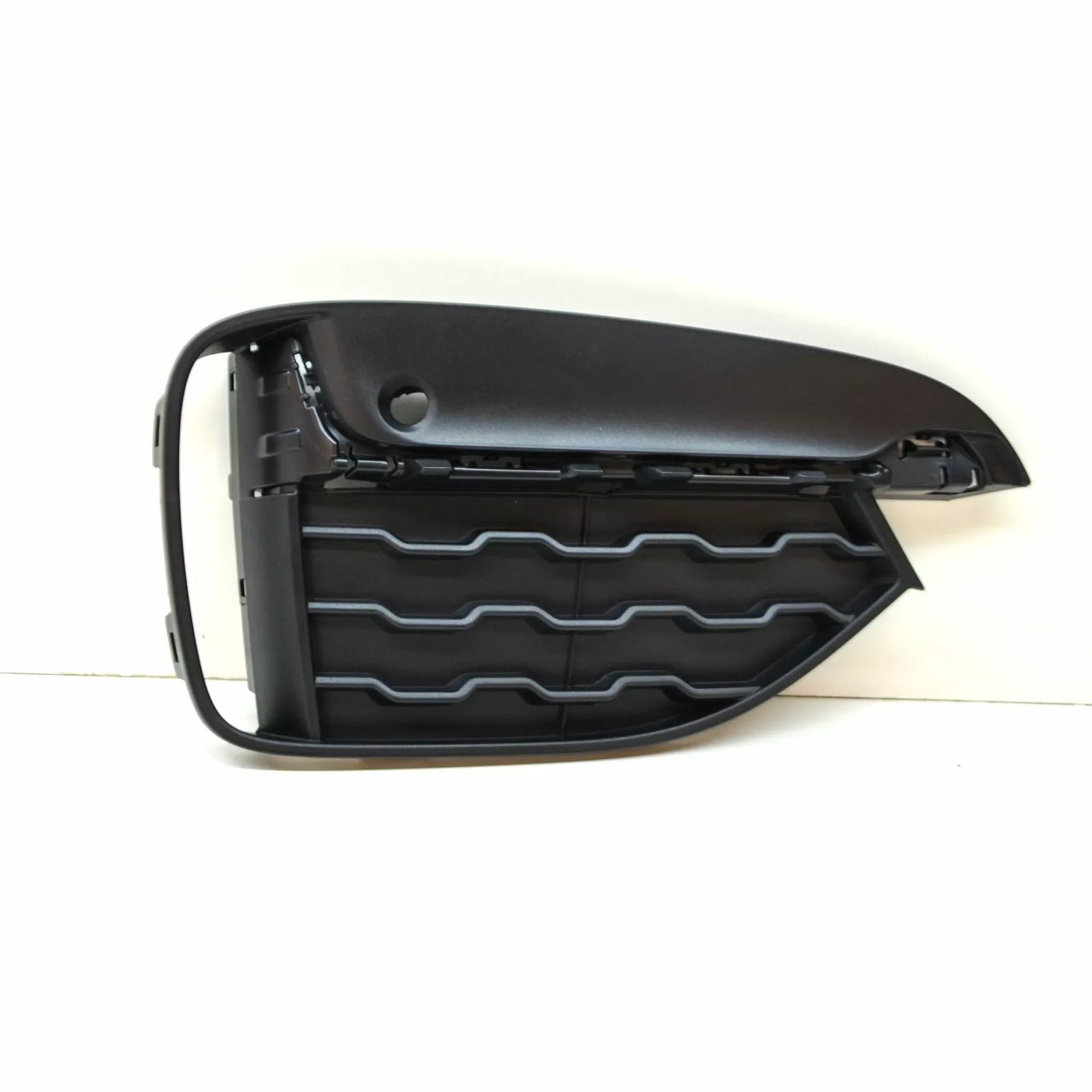 NEW BMW X6 F16 FRONT BUMPER RIGHT CLOSED M GRILLE 51118069326