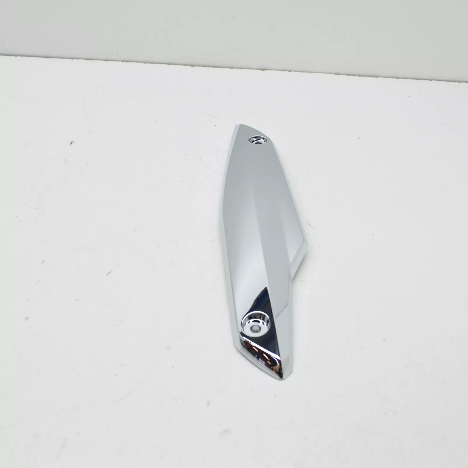 NEW BMW K48 K 1600 GT FRONT RIGHT WINDSHIELD TRIM CHROME 46637727404 ORIGINAL