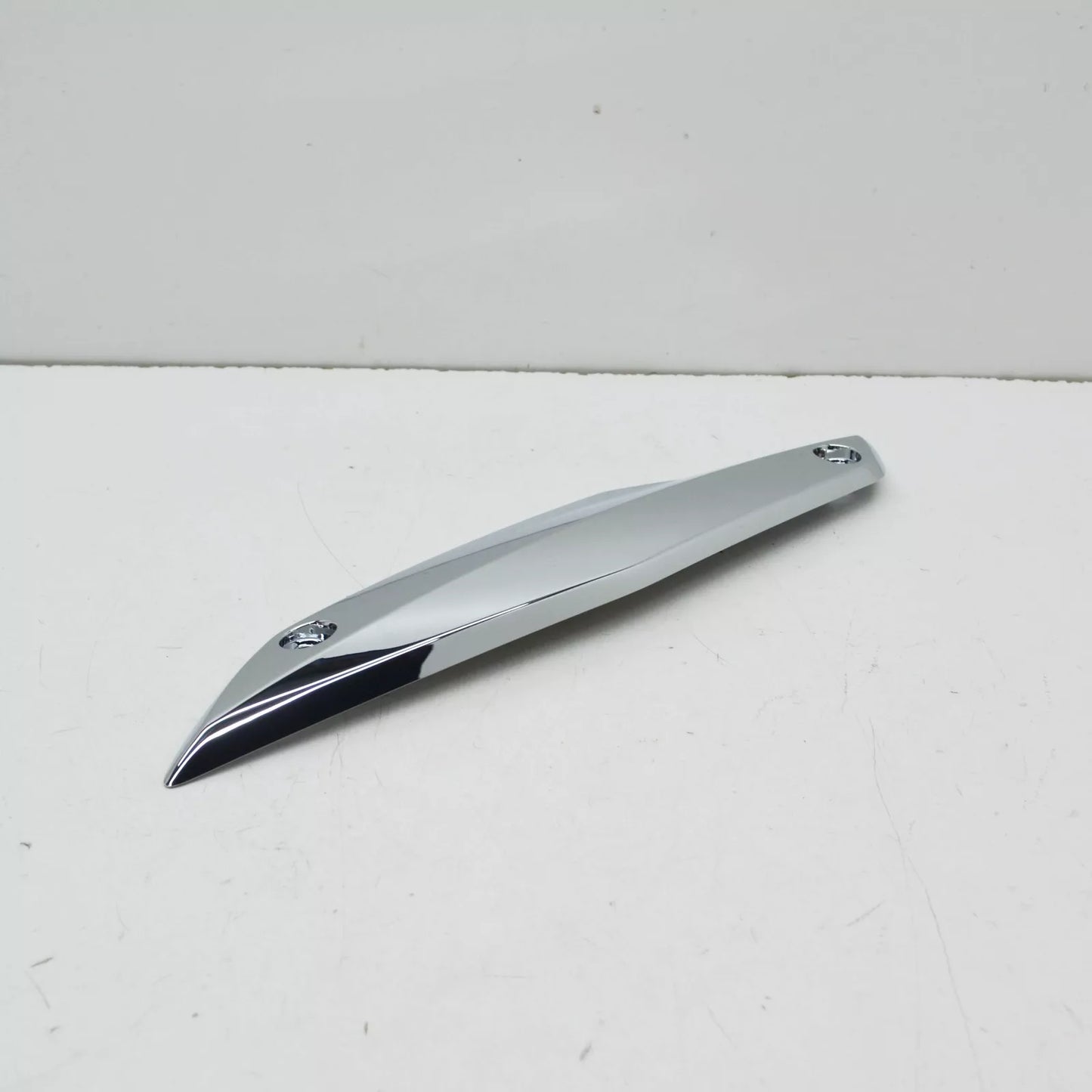 NEW BMW K48 K 1600 GT FRONT RIGHT WINDSHIELD TRIM CHROME 46637727404 ORIGINAL