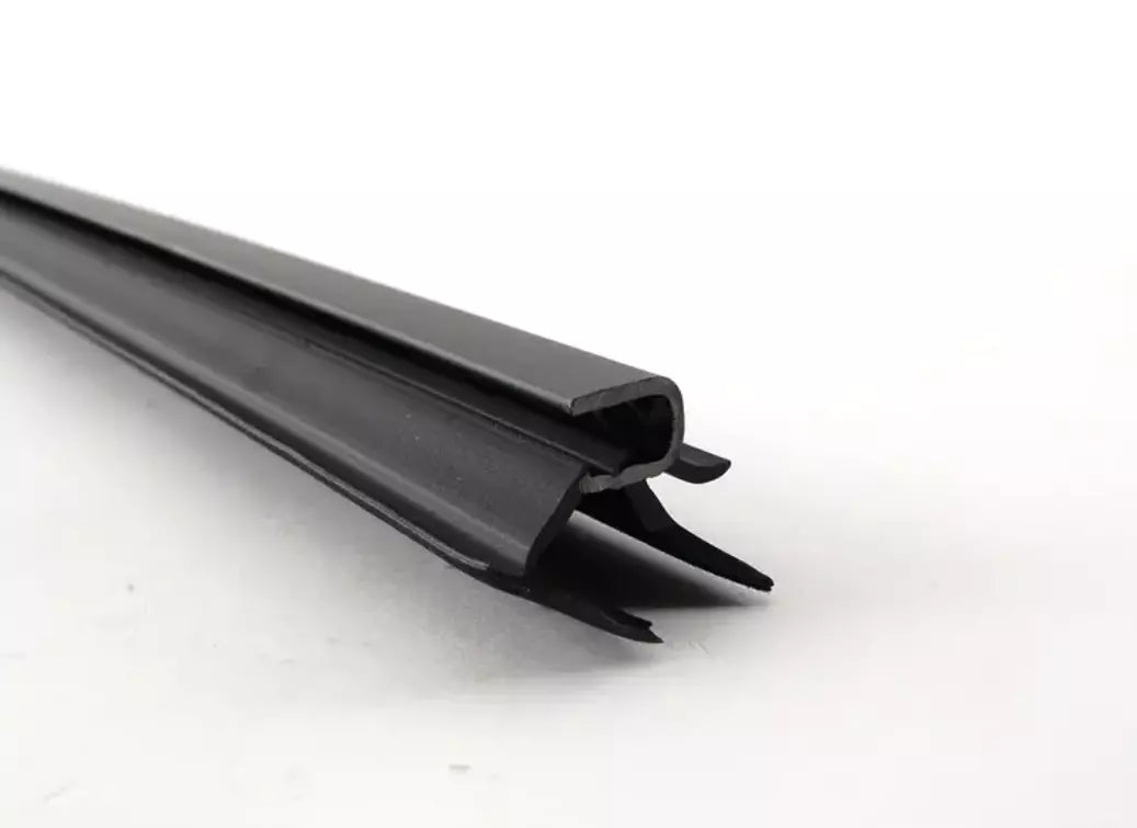 NEW BMW 3 E90 FRONT LEFT DOOR WINDOW STRIP 51337060233 7060233 ORIGINAL