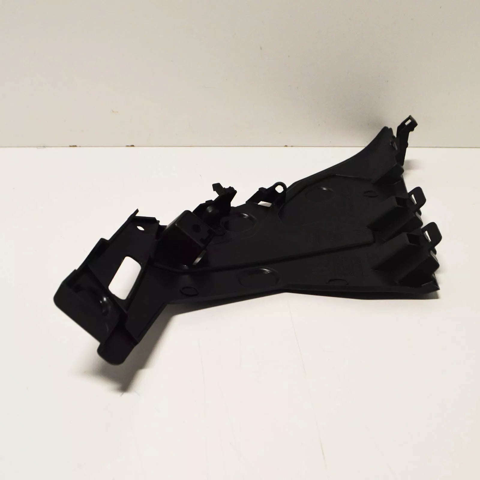 NEW BMW X6 F16 FRONT RIGHT FENDER BRACKET 51657337632 7337632 2015 ORIGINAL
